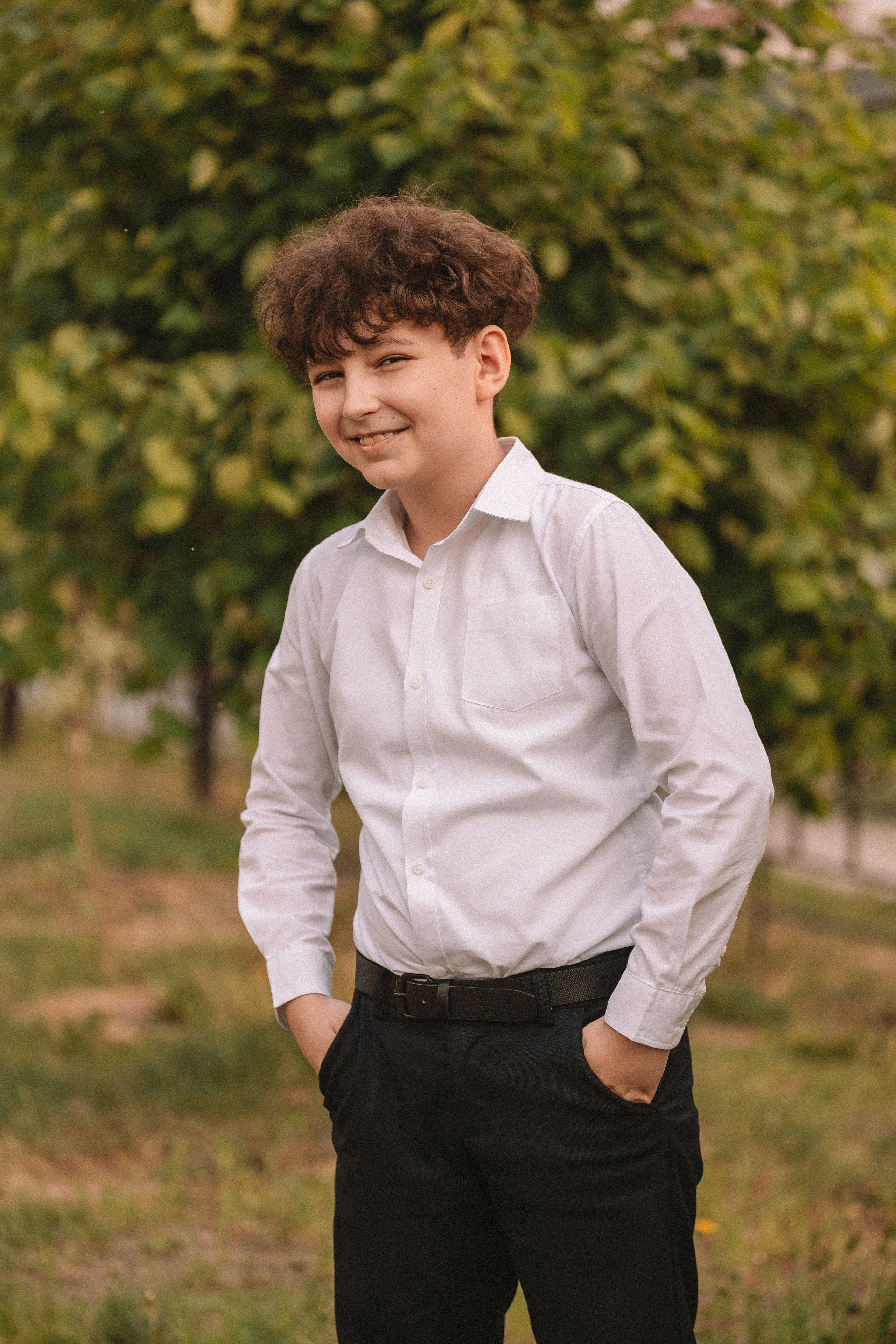 3 класс у школы. Семейный фотограф Тюмень, фотограф на роды Салмина Мария