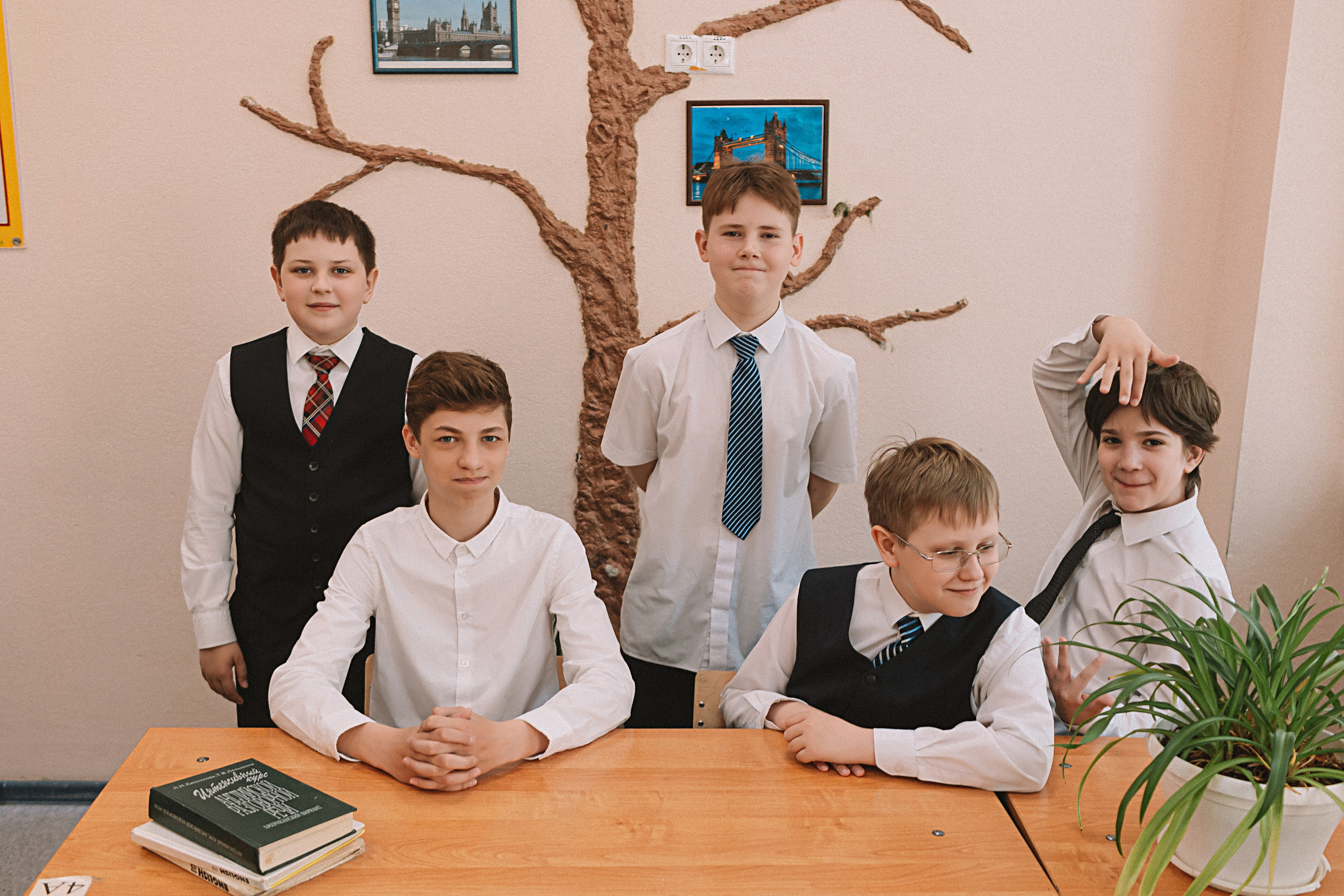 7 класс в стенах школы. Семейный фотограф Тюмень, фотограф на роды Салмина Мария