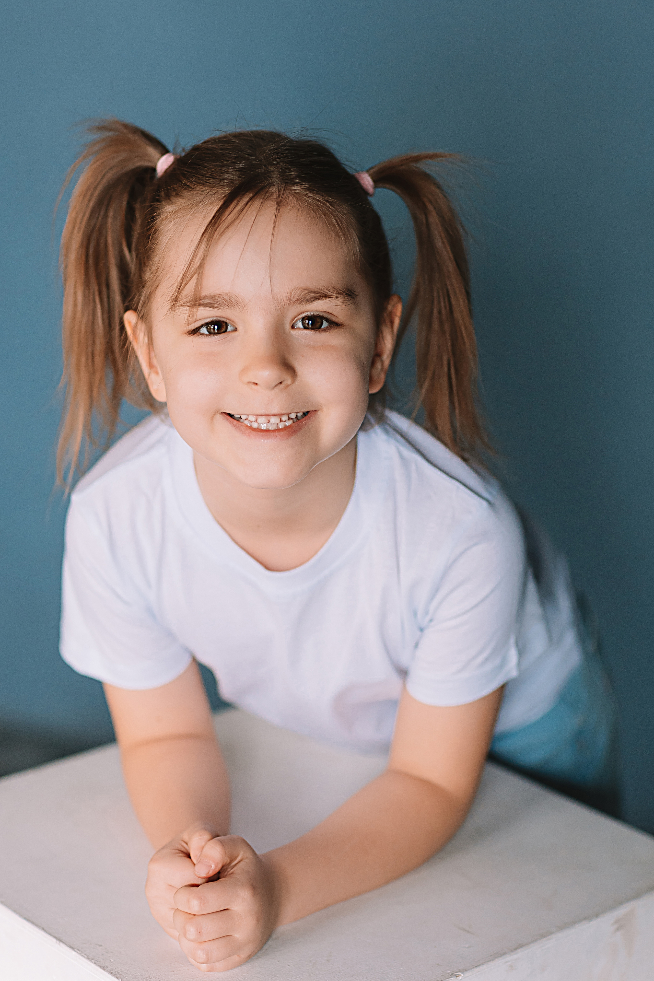 Садик в фотостудии. Семейный фотограф Тюмень, фотограф на роды Салмина Мария