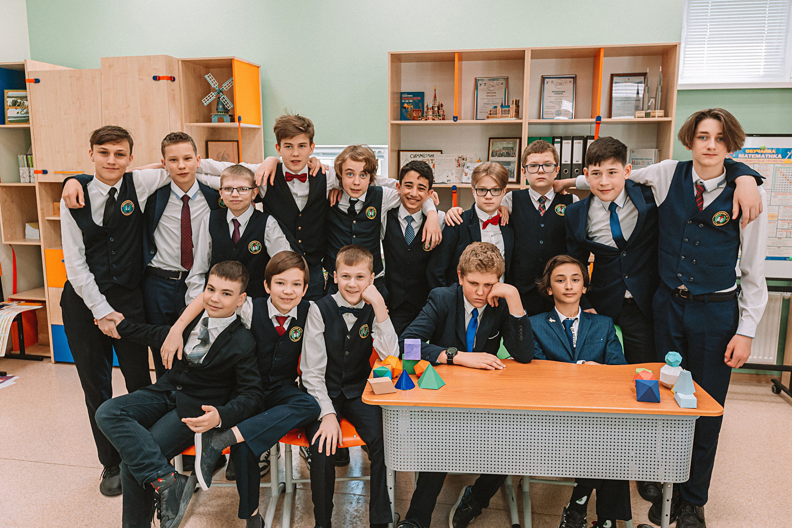 7 класс в кабинете. Семейный фотограф Тюмень, фотограф на роды Салмина Мария