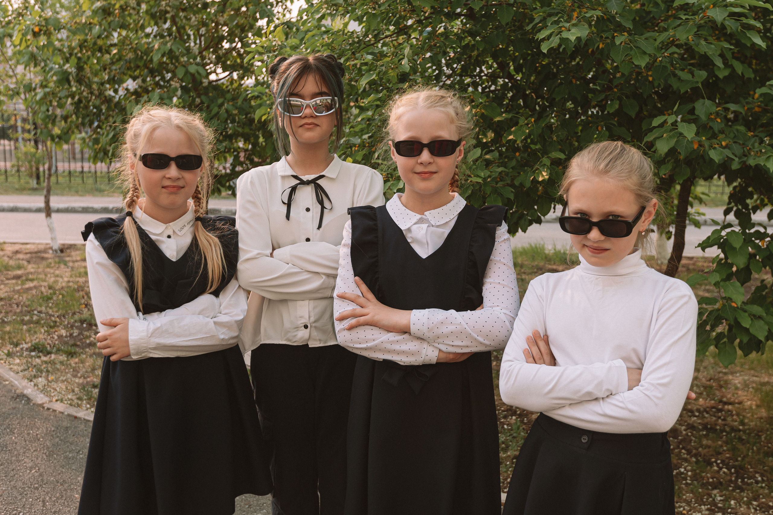 3 класс у школы. Семейный фотограф Тюмень, фотограф на роды Салмина Мария