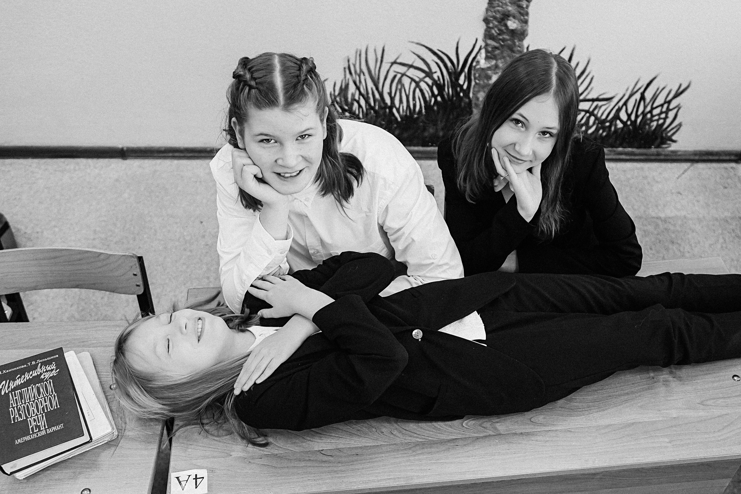 7 класс в стенах школы. Семейный фотограф Тюмень, фотограф на роды Салмина Мария