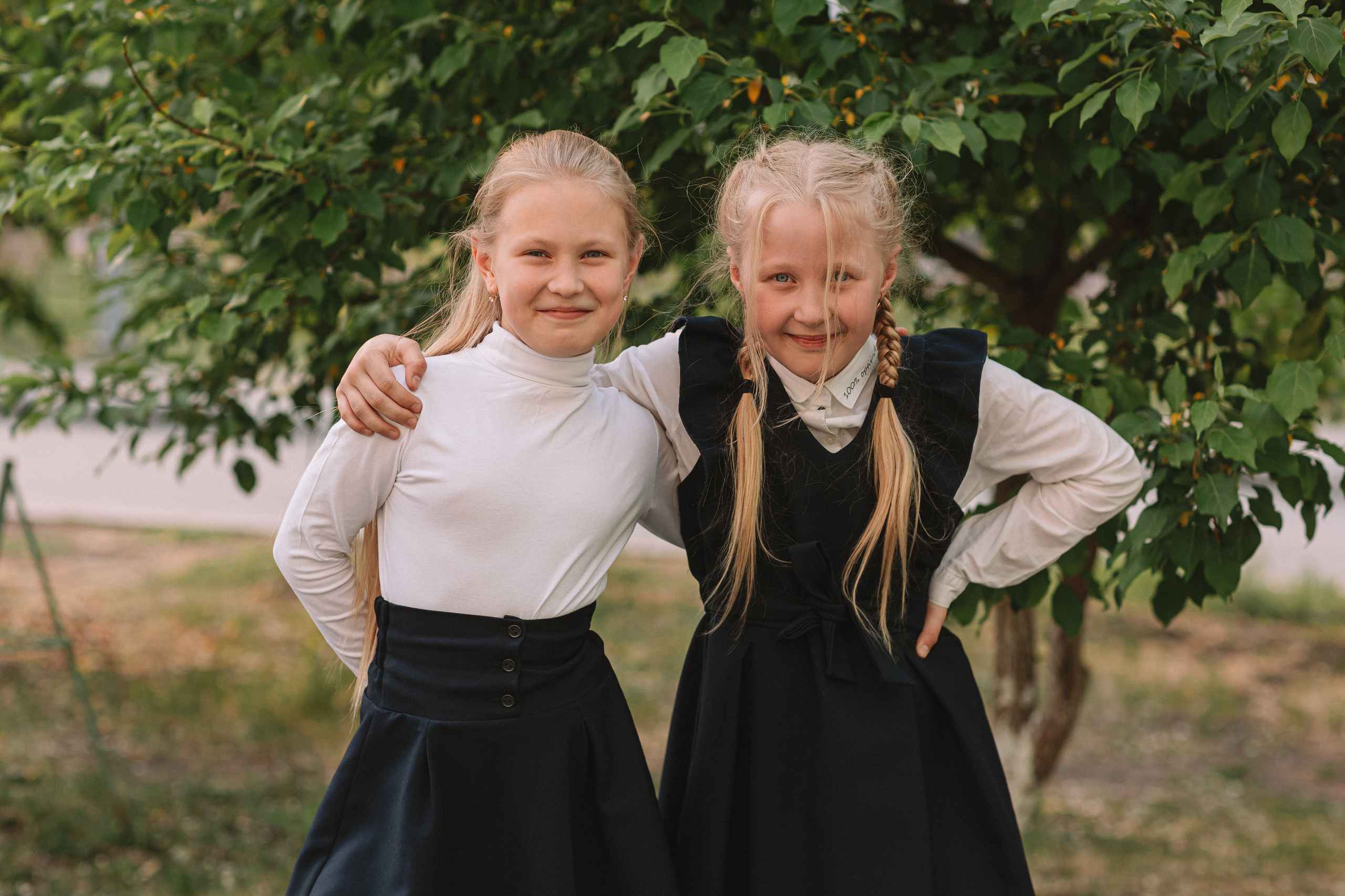 3 класс у школы. Семейный фотограф Тюмень, фотограф на роды Салмина Мария