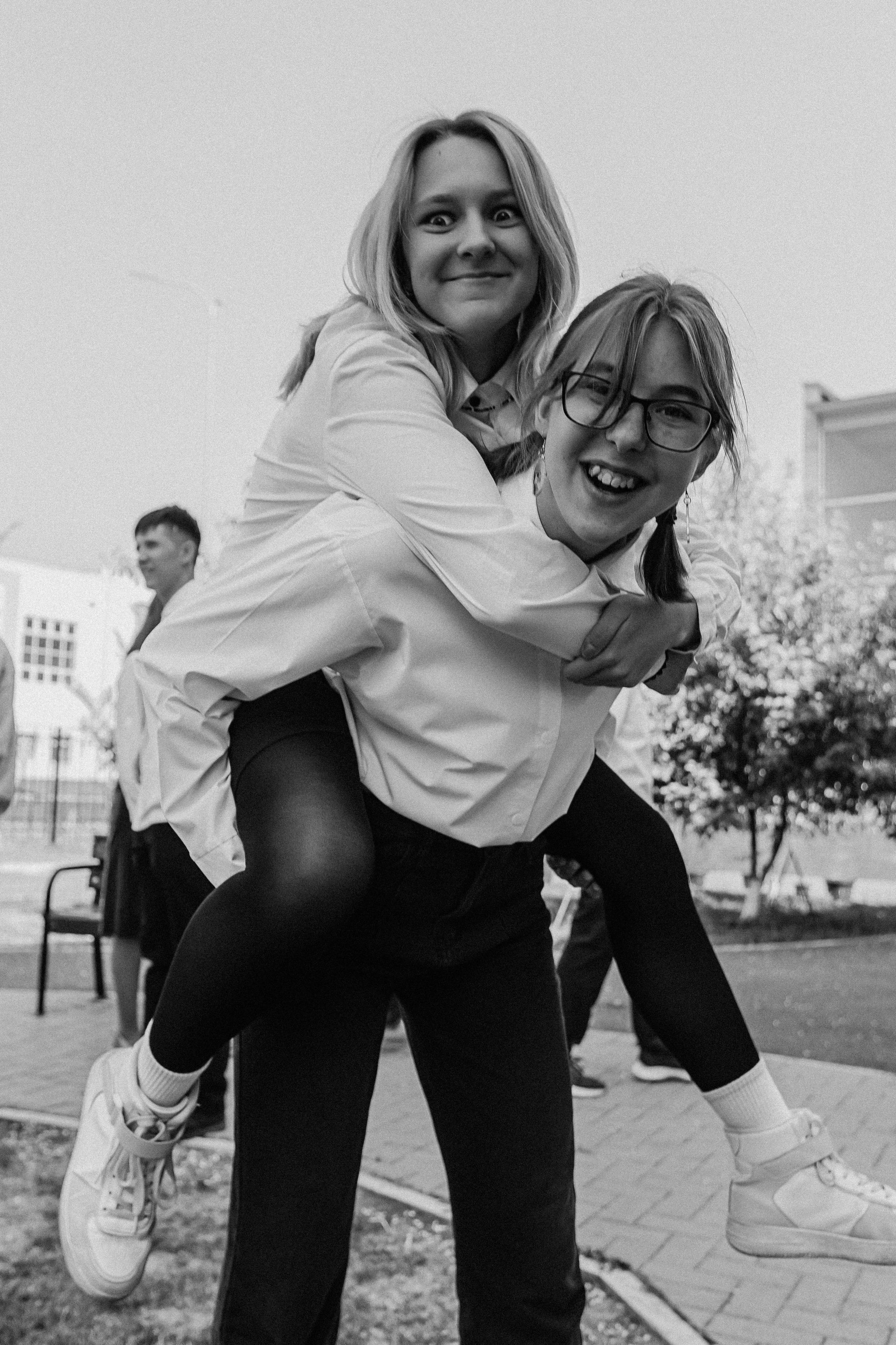 7 класс на улице. Семейный фотограф Тюмень, фотограф на роды Салмина Мария