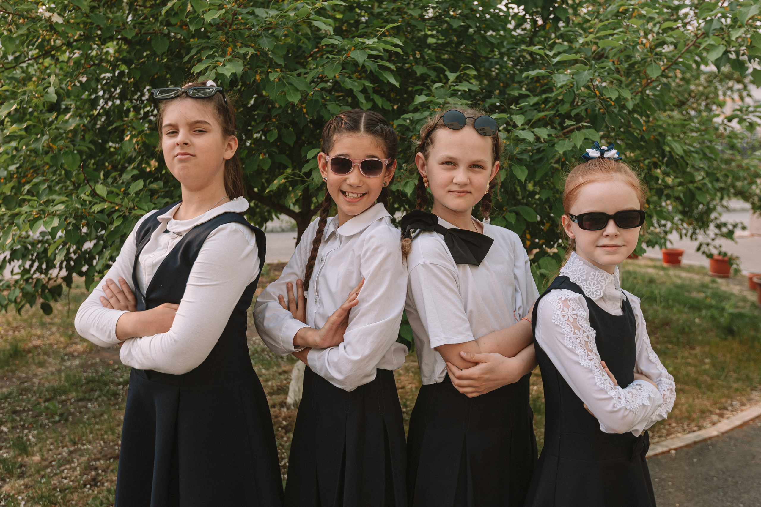 3 класс у школы. Семейный фотограф Тюмень, фотограф на роды Салмина Мария