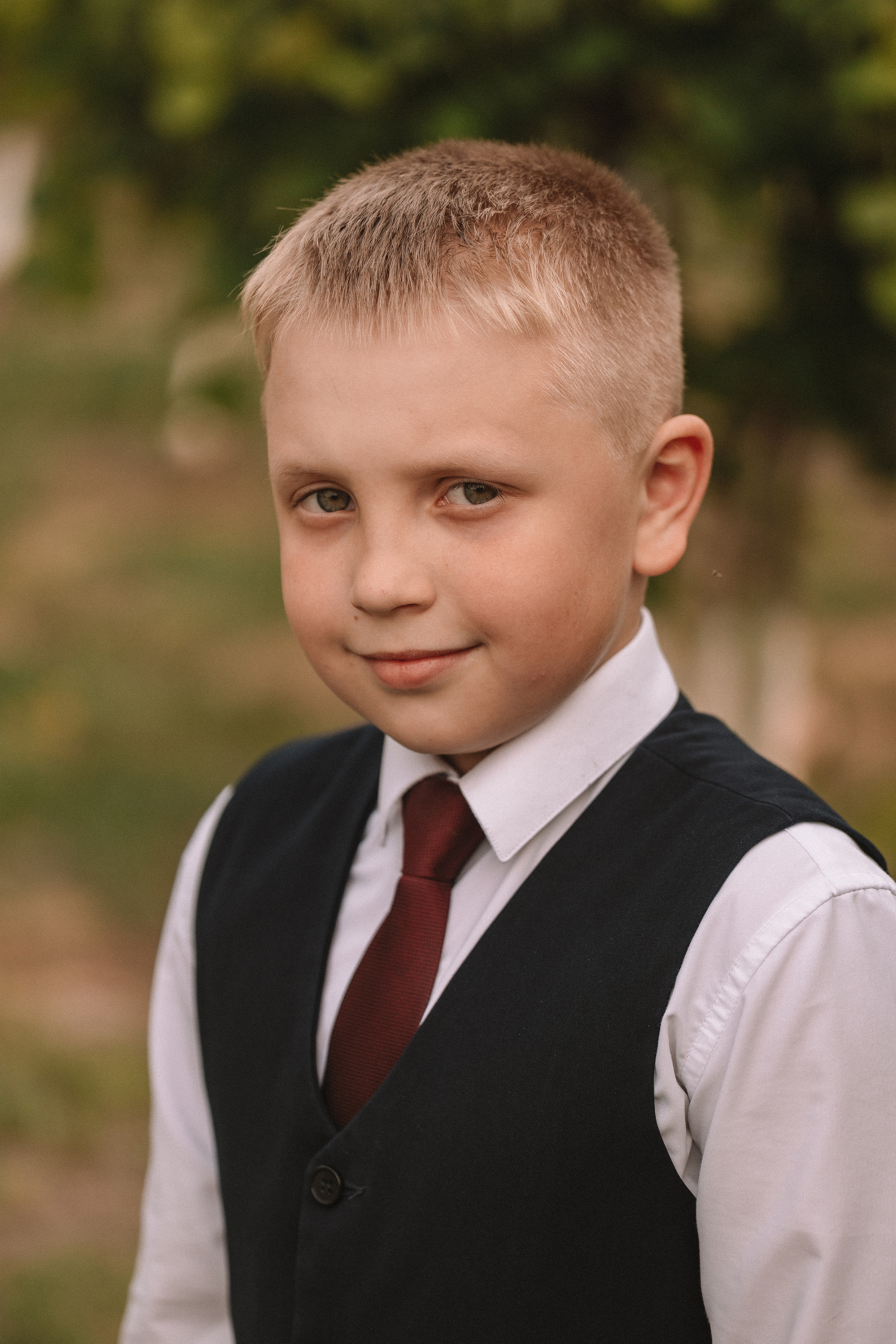 3 класс у школы. Семейный фотограф Тюмень, фотограф на роды Салмина Мария