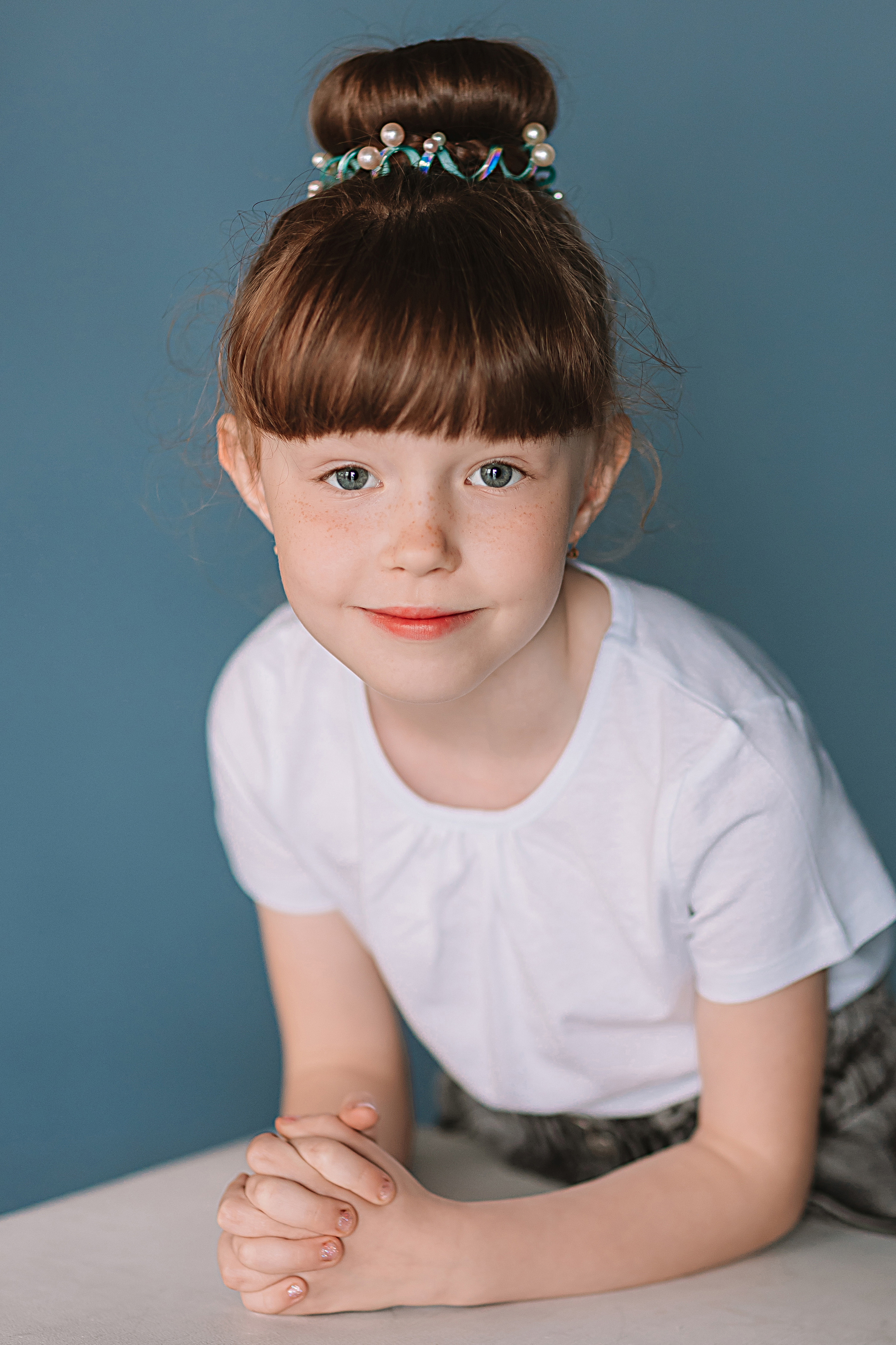 Садик в фотостудии. Семейный фотограф Тюмень, фотограф на роды Салмина Мария