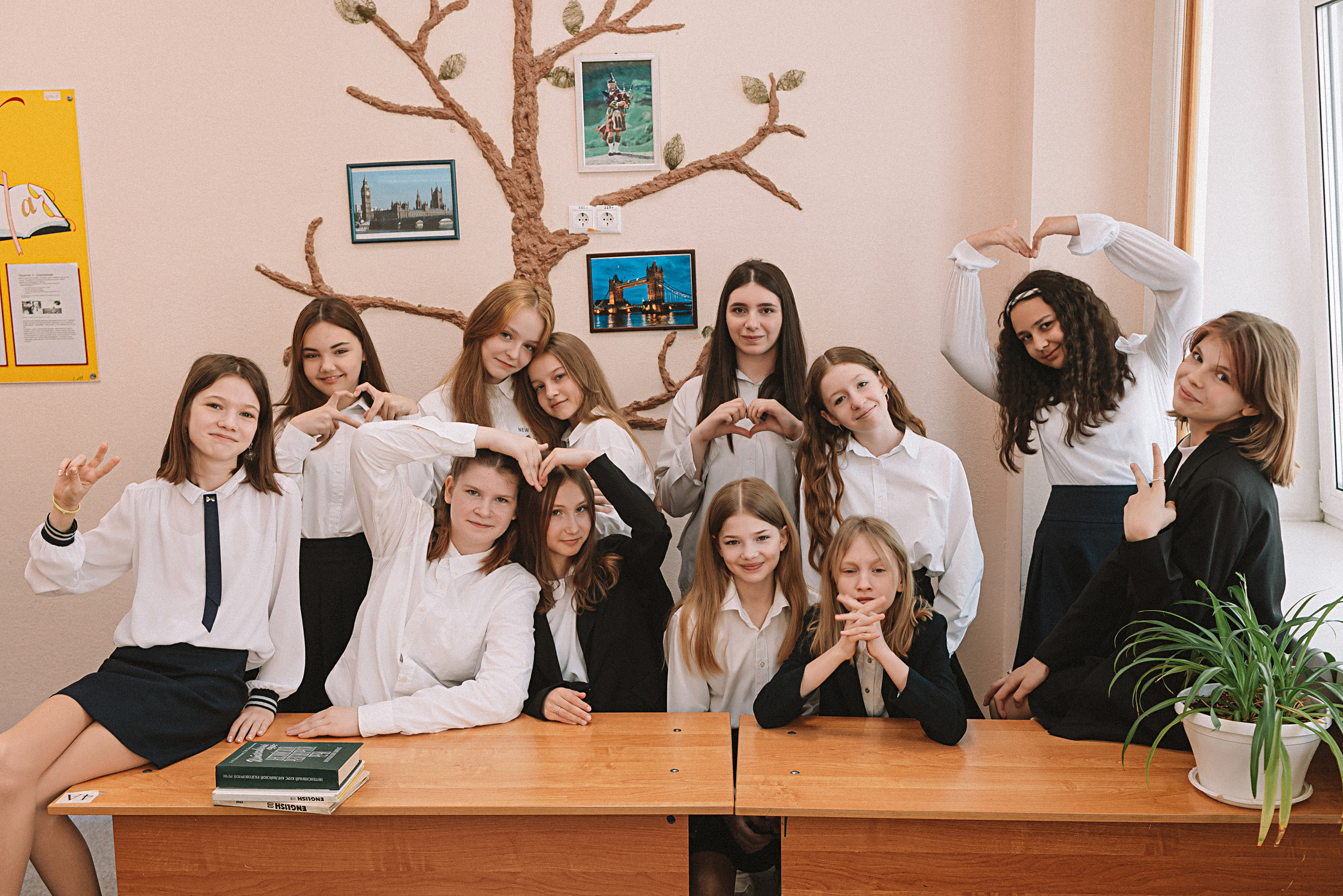 7 класс в стенах школы. Семейный фотограф Тюмень, фотограф на роды Салмина Мария