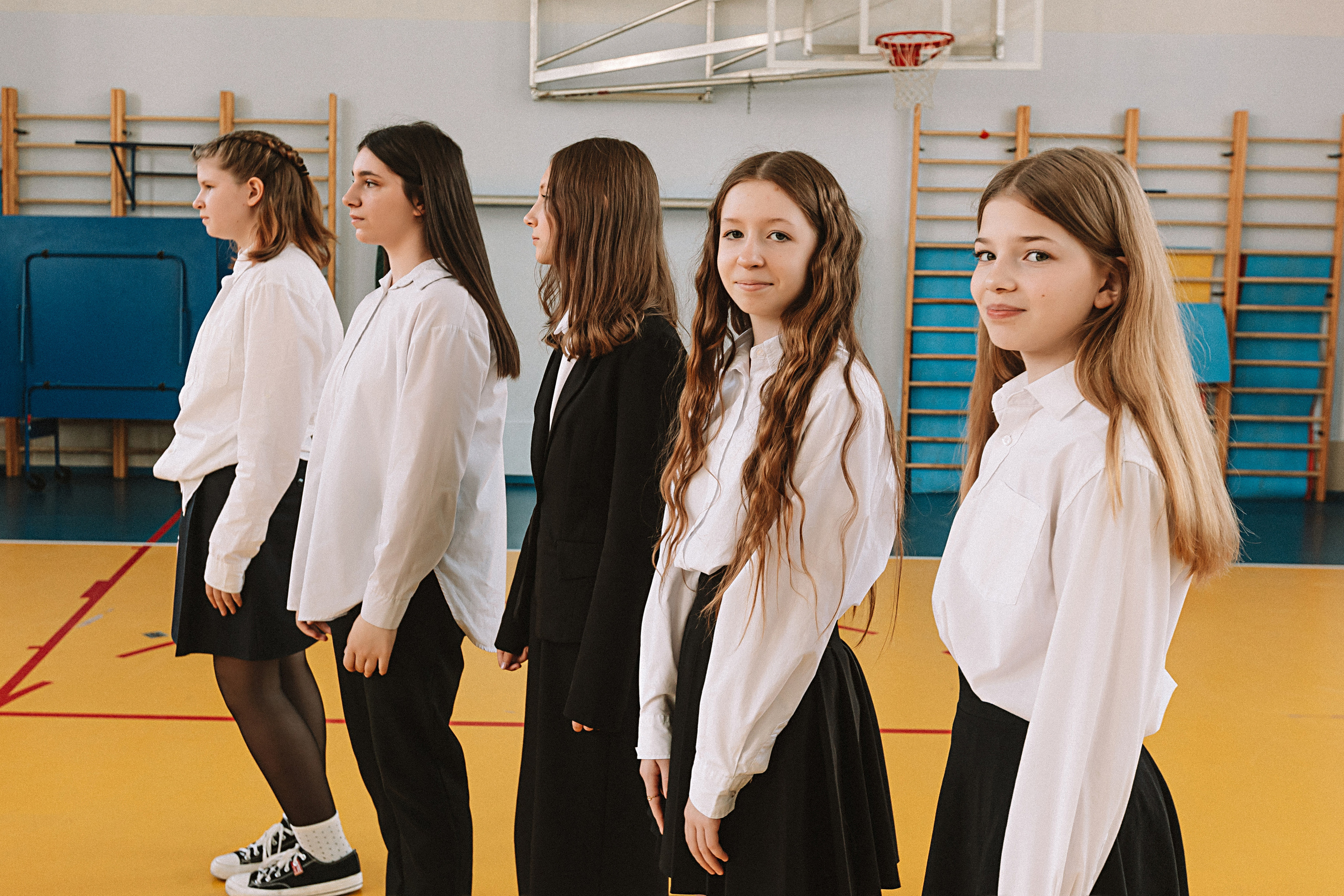 7 класс в стенах школы. Семейный фотограф Тюмень, фотограф на роды Салмина Мария