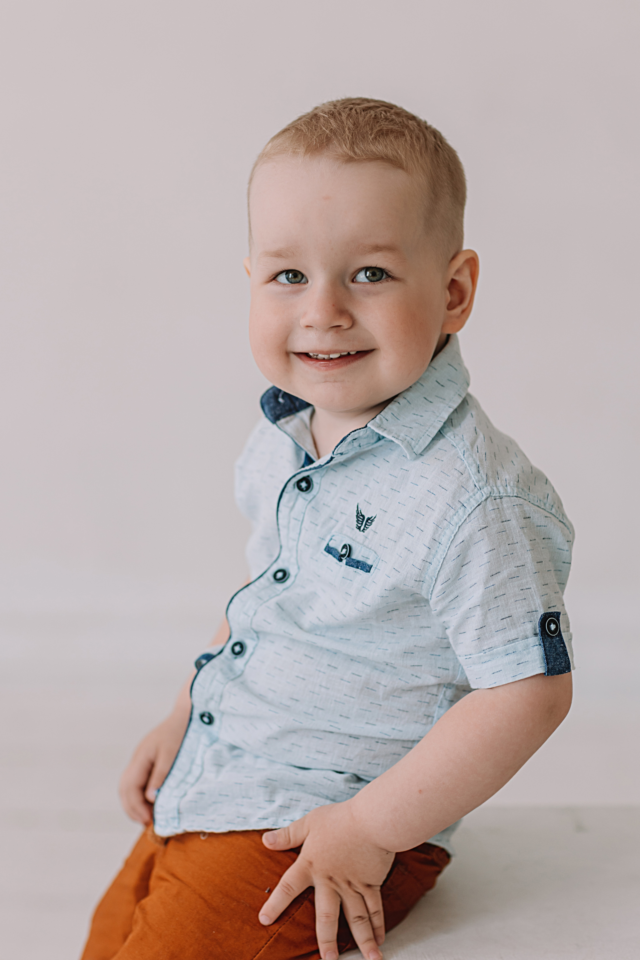 Младшая группа садика в студии. Семейный фотограф Тюмень, фотограф на роды Салмина Мария