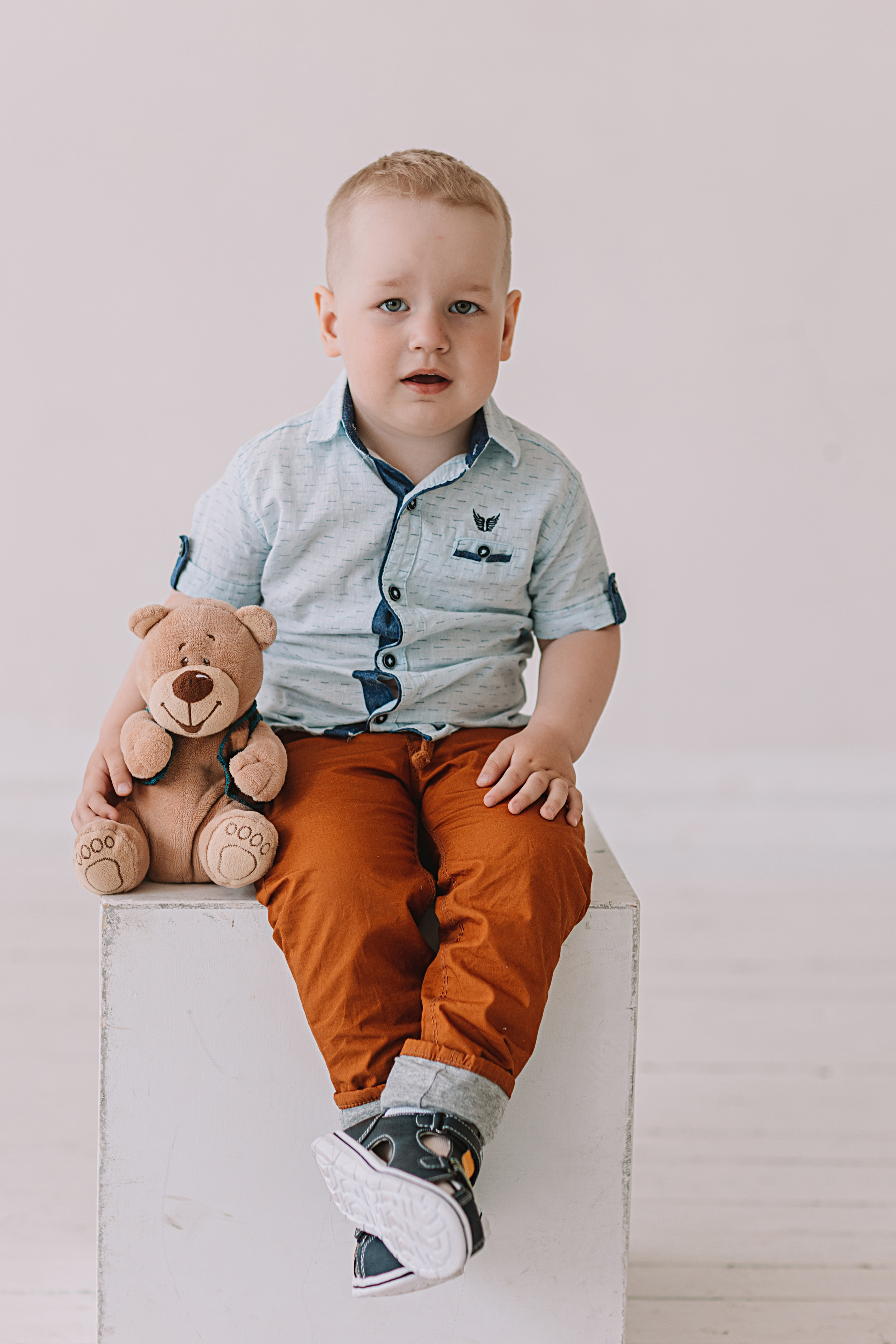 Младшая группа садика в студии. Семейный фотограф Тюмень, фотограф на роды Салмина Мария
