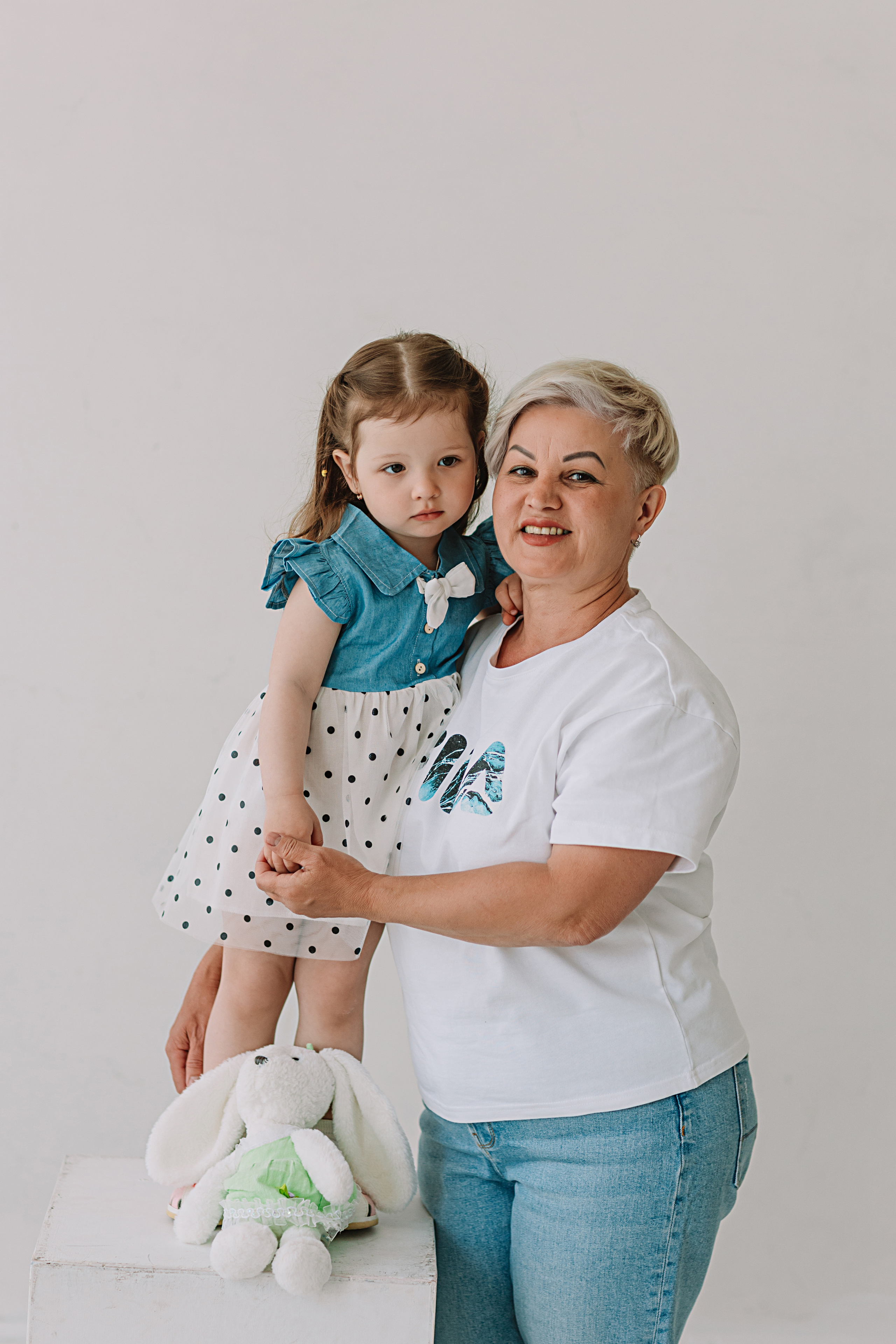 Младшая группа садика в студии. Семейный фотограф Тюмень, фотограф на роды Салмина Мария