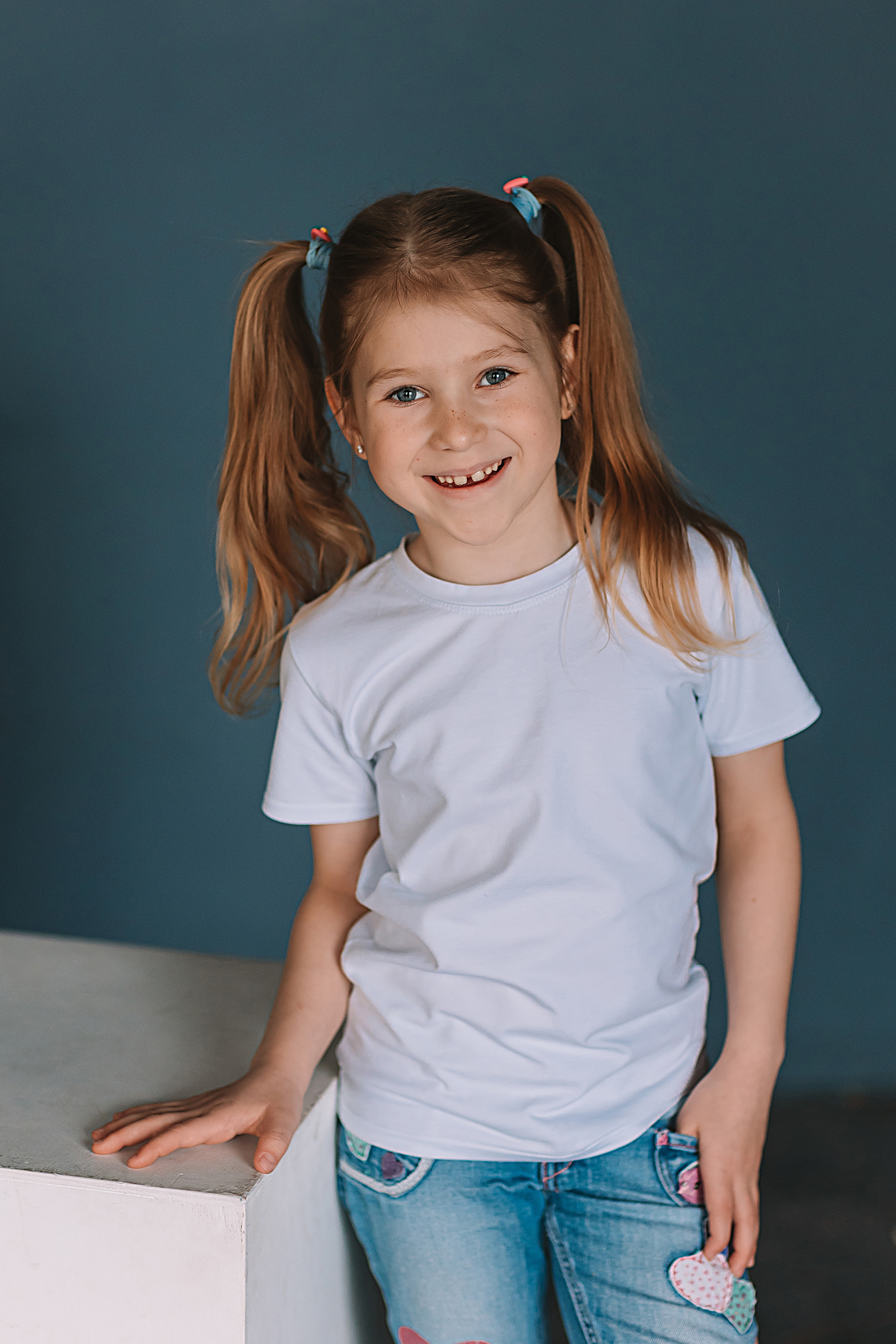 Садик в фотостудии. Семейный фотограф Тюмень, фотограф на роды Салмина Мария