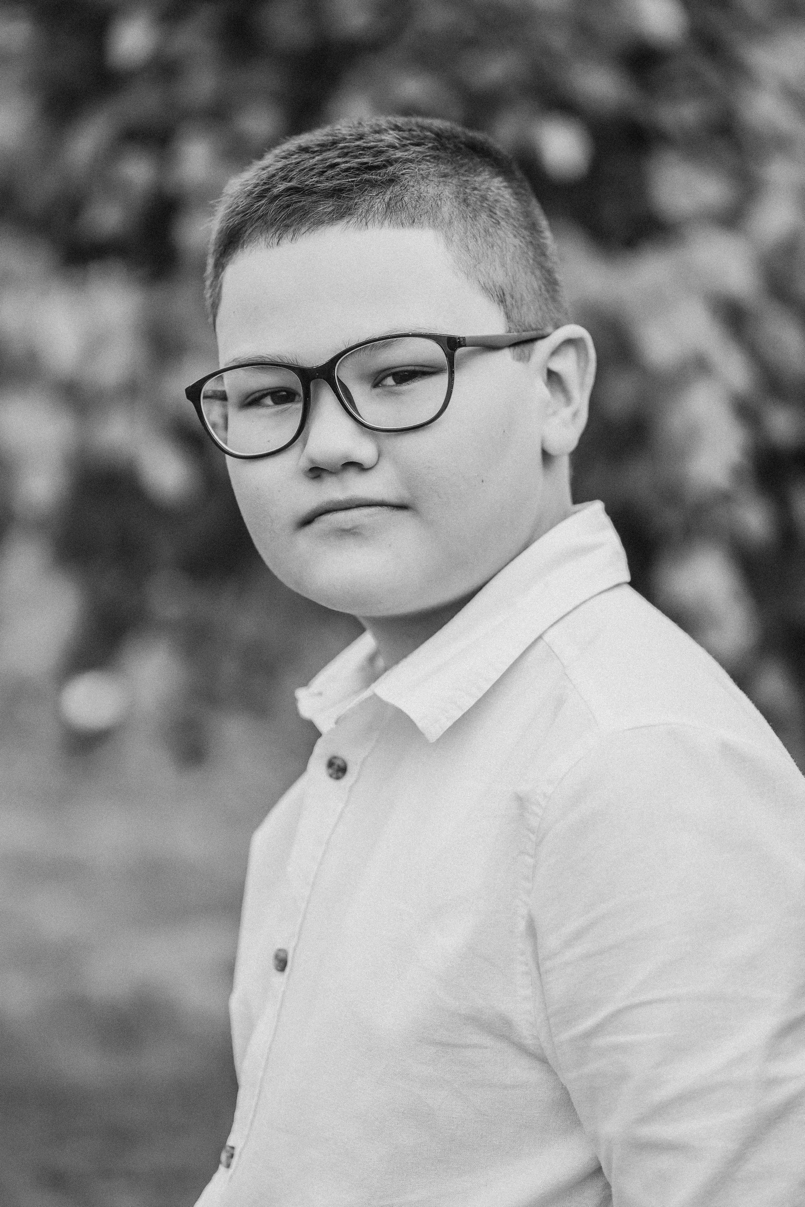 3 класс у школы. Семейный фотограф Тюмень, фотограф на роды Салмина Мария