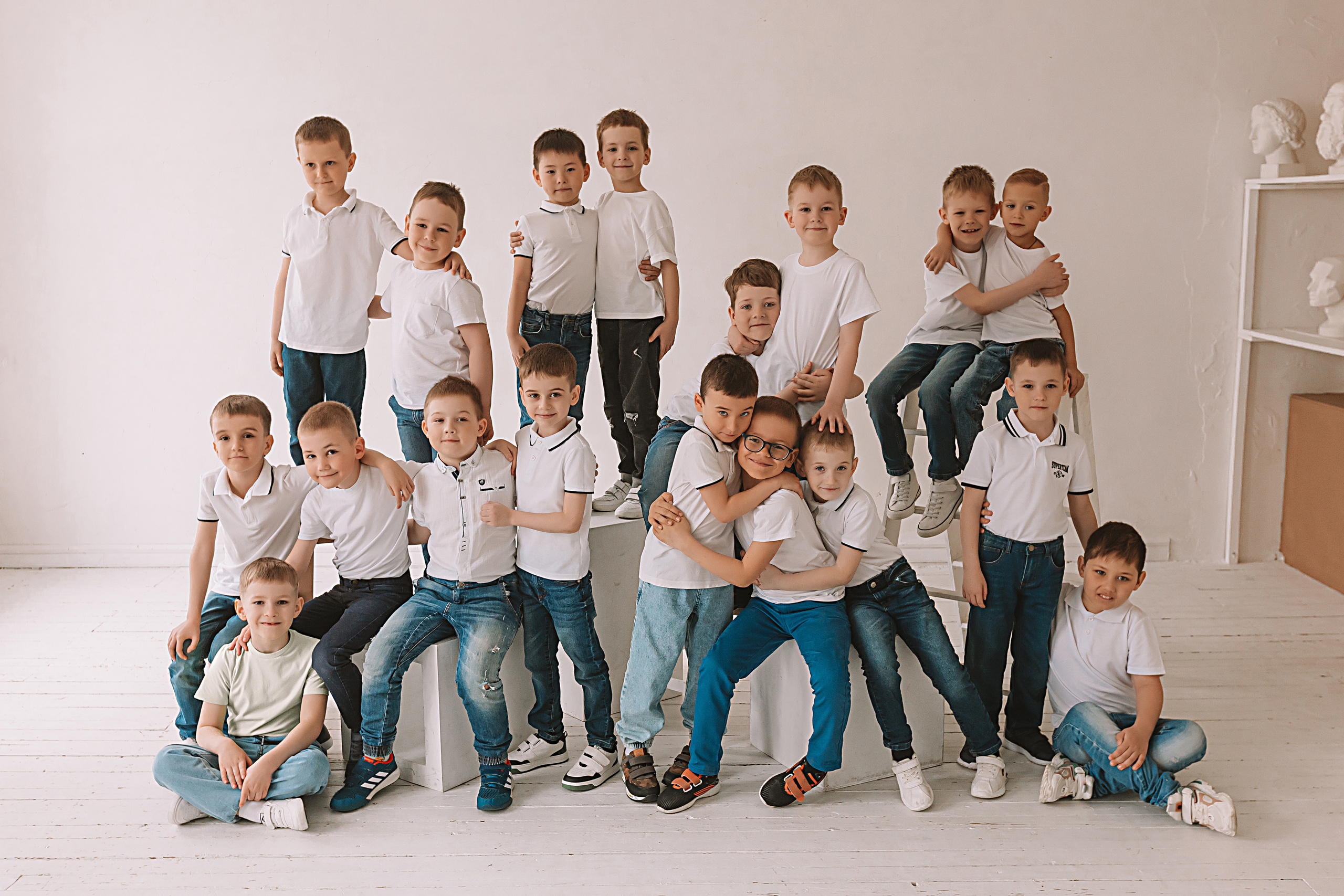 Садик в фотостудии. Семейный фотограф Тюмень, фотограф на роды Салмина Мария