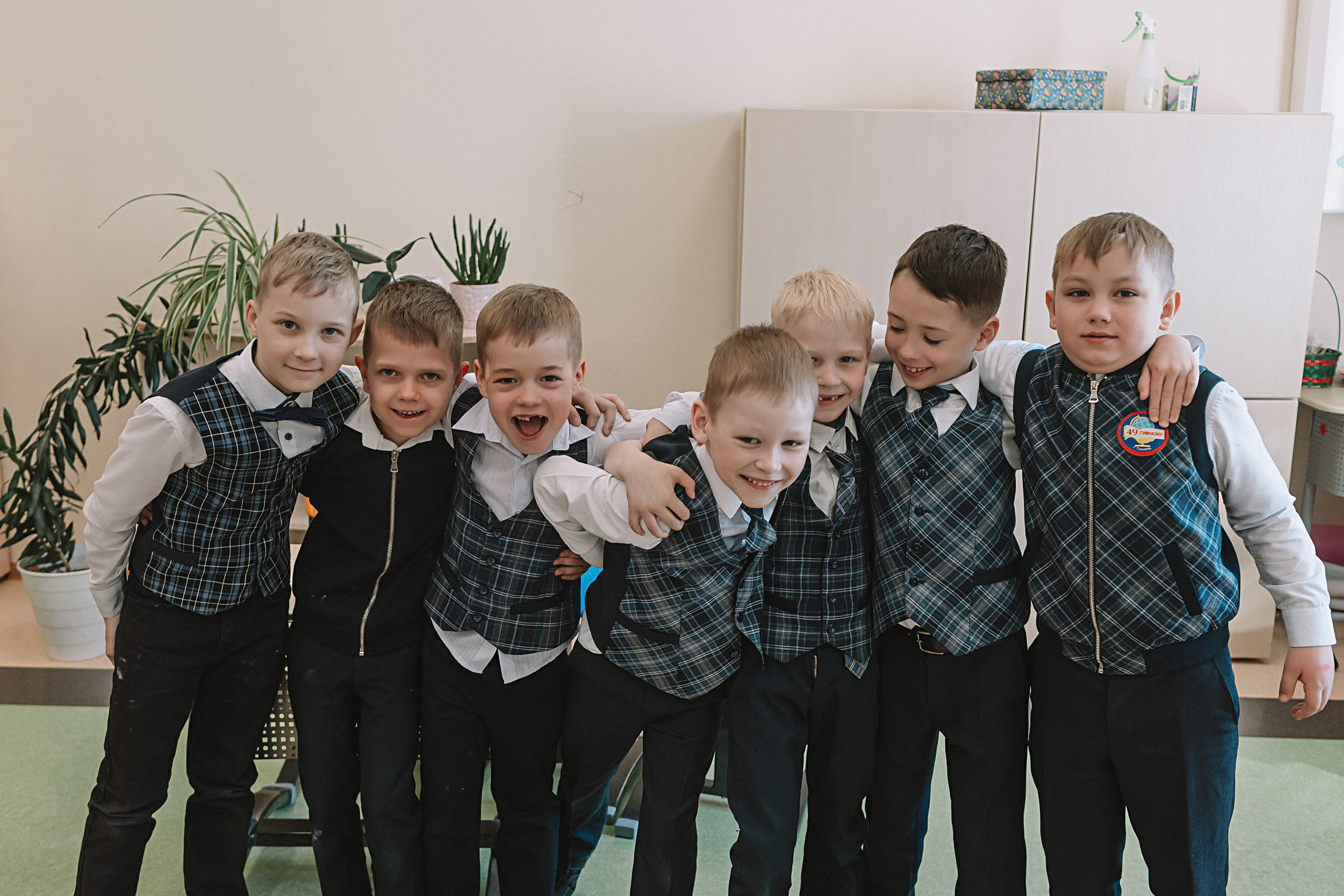 1 класс в кабинете. Семейный фотограф Тюмень, фотограф на роды Салмина Мария