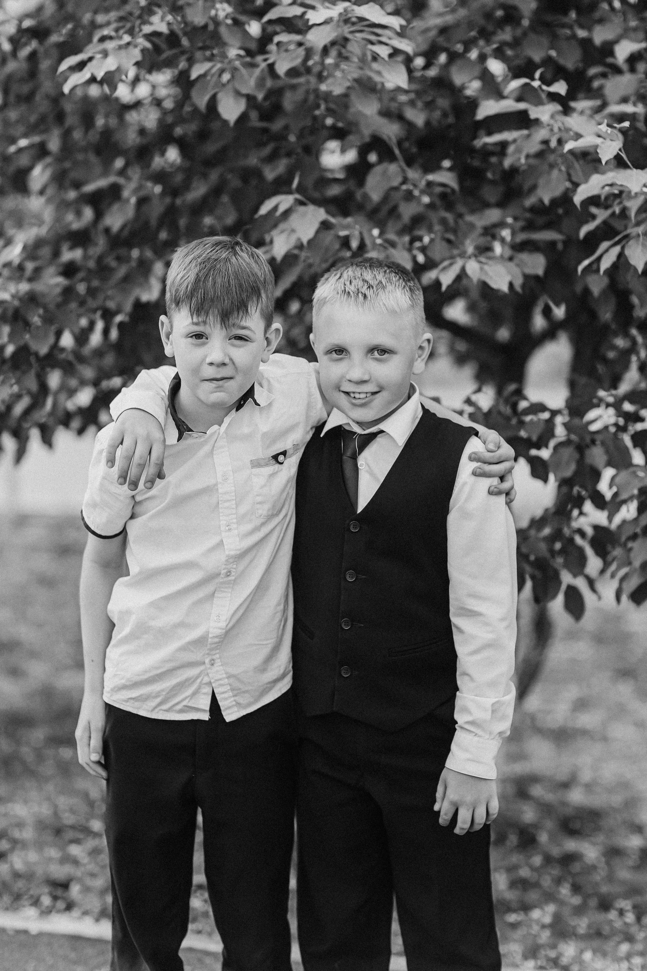 3 класс у школы. Семейный фотограф Тюмень, фотограф на роды Салмина Мария