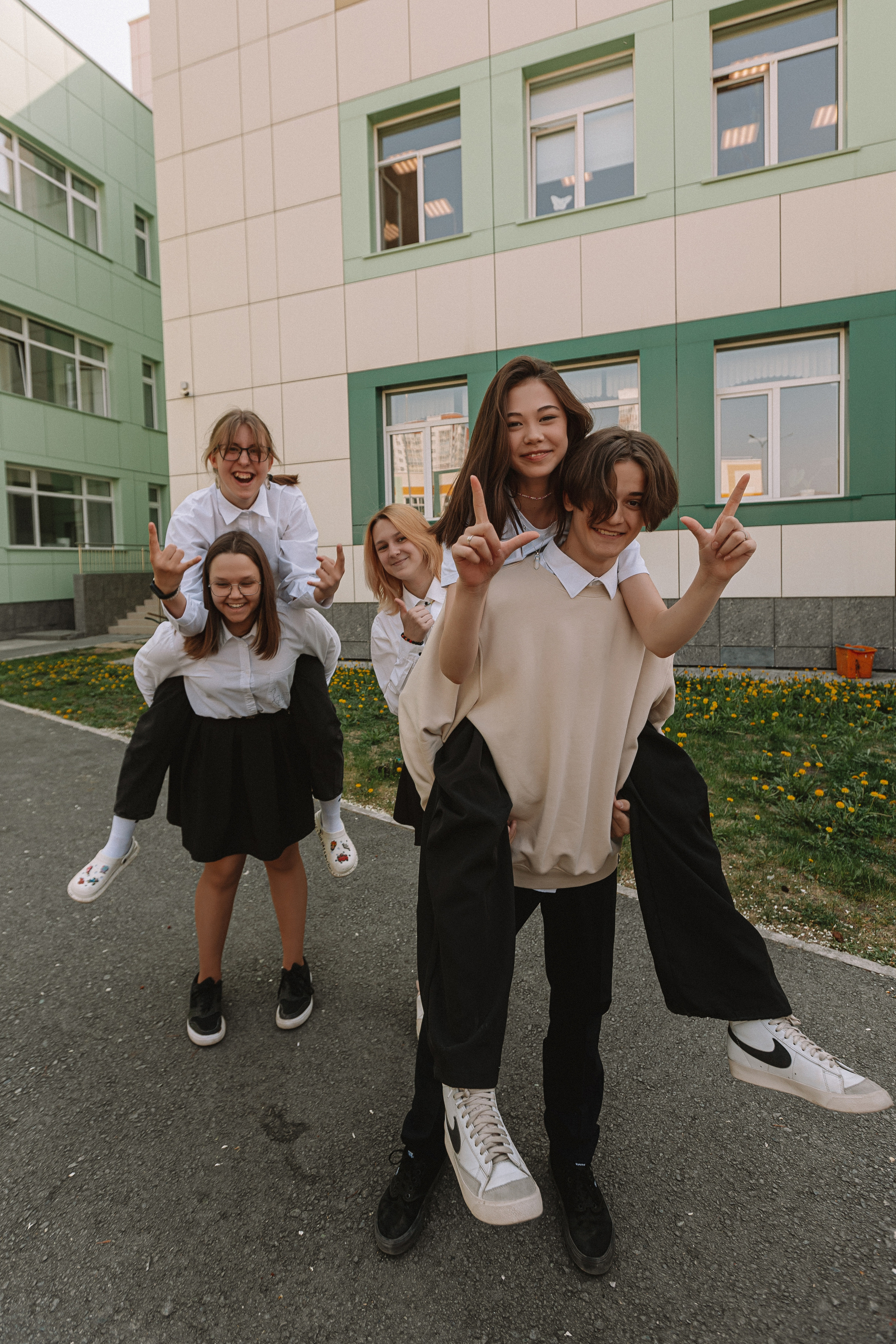 7 класс на улице. Семейный фотограф Тюмень, фотограф на роды Салмина Мария