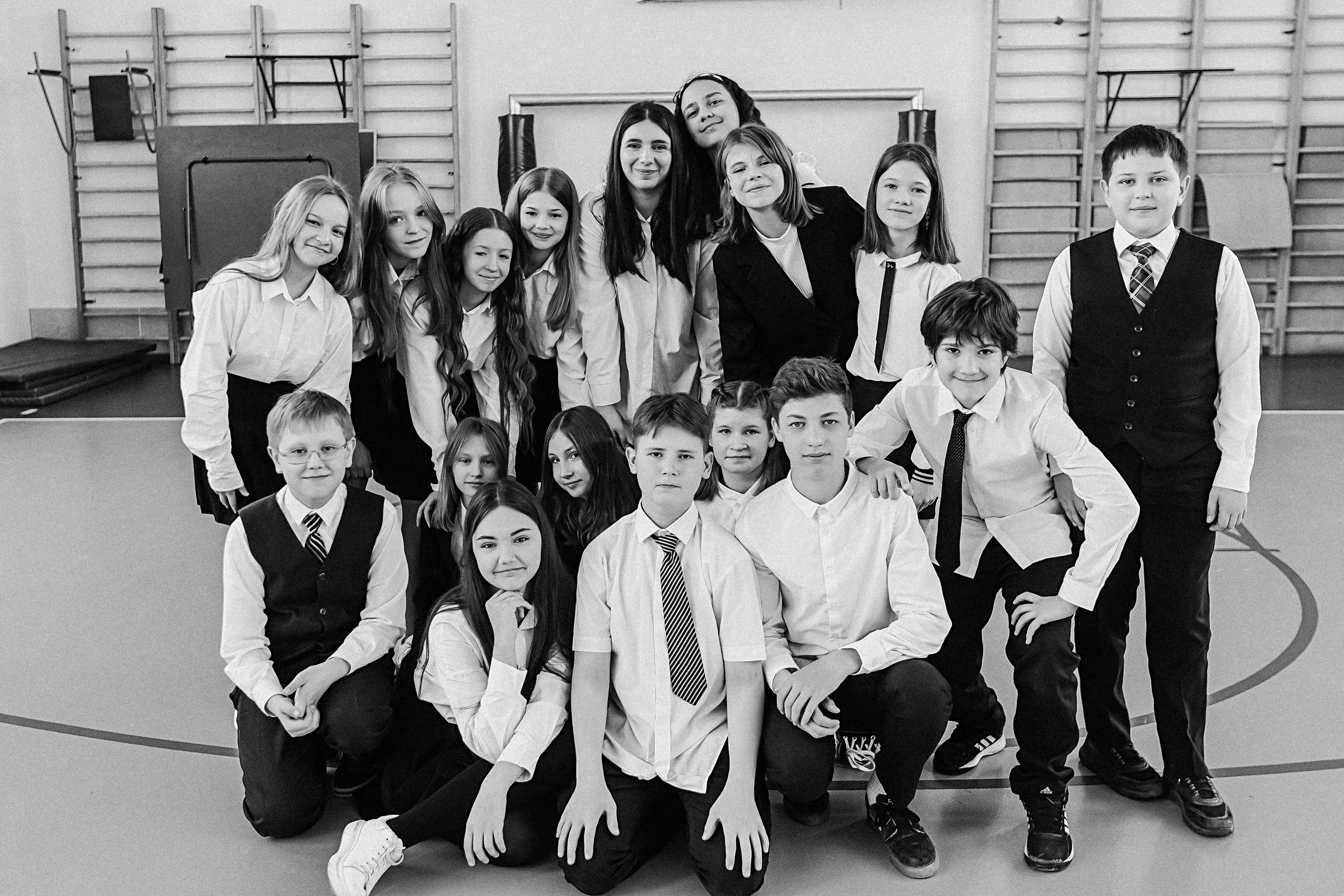 7 класс в стенах школы. Семейный фотограф Тюмень, фотограф на роды Салмина Мария