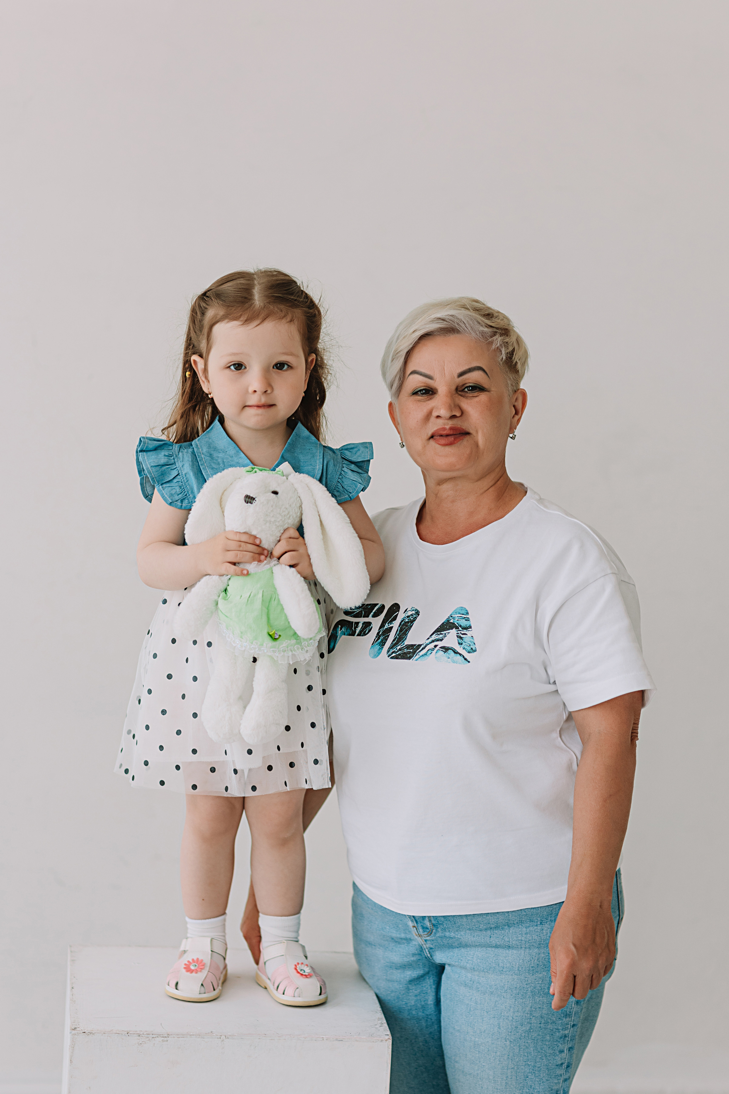 Младшая группа садика в студии. Семейный фотограф Тюмень, фотограф на роды Салмина Мария