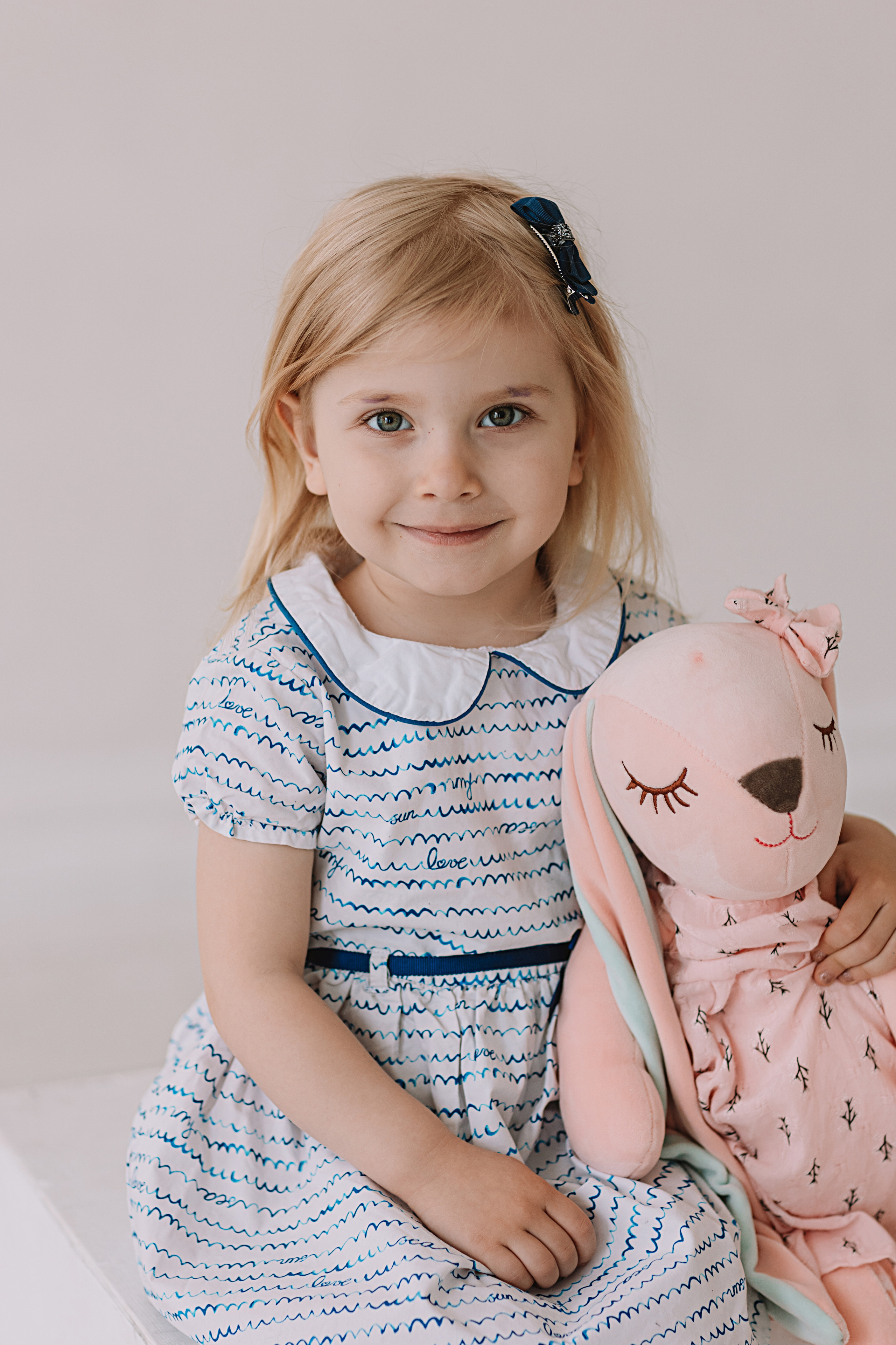 Младшая группа садика в студии. Семейный фотограф Тюмень, фотограф на роды Салмина Мария