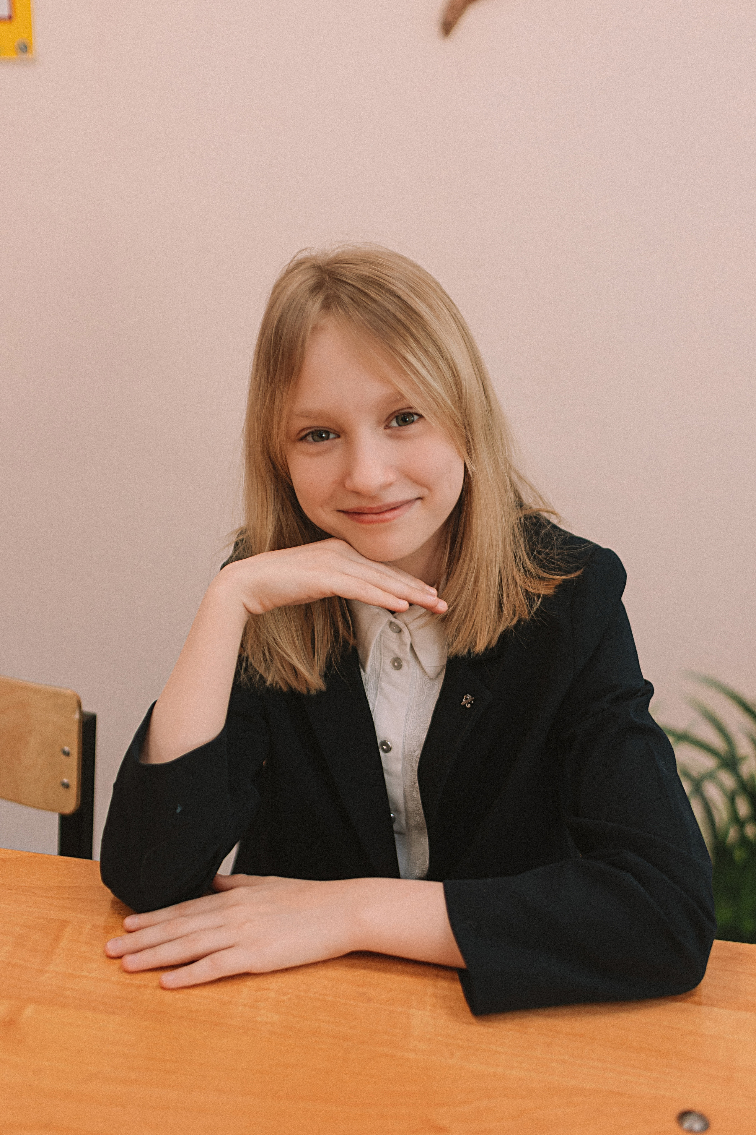 7 класс в стенах школы. Семейный фотограф Тюмень, фотограф на роды Салмина Мария