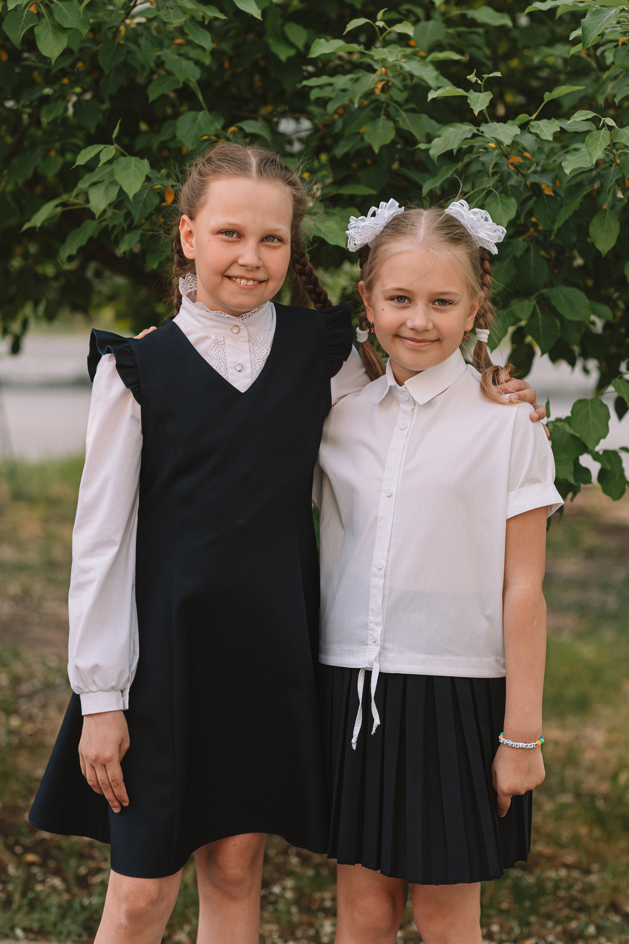 3 класс у школы. Семейный фотограф Тюмень, фотограф на роды Салмина Мария