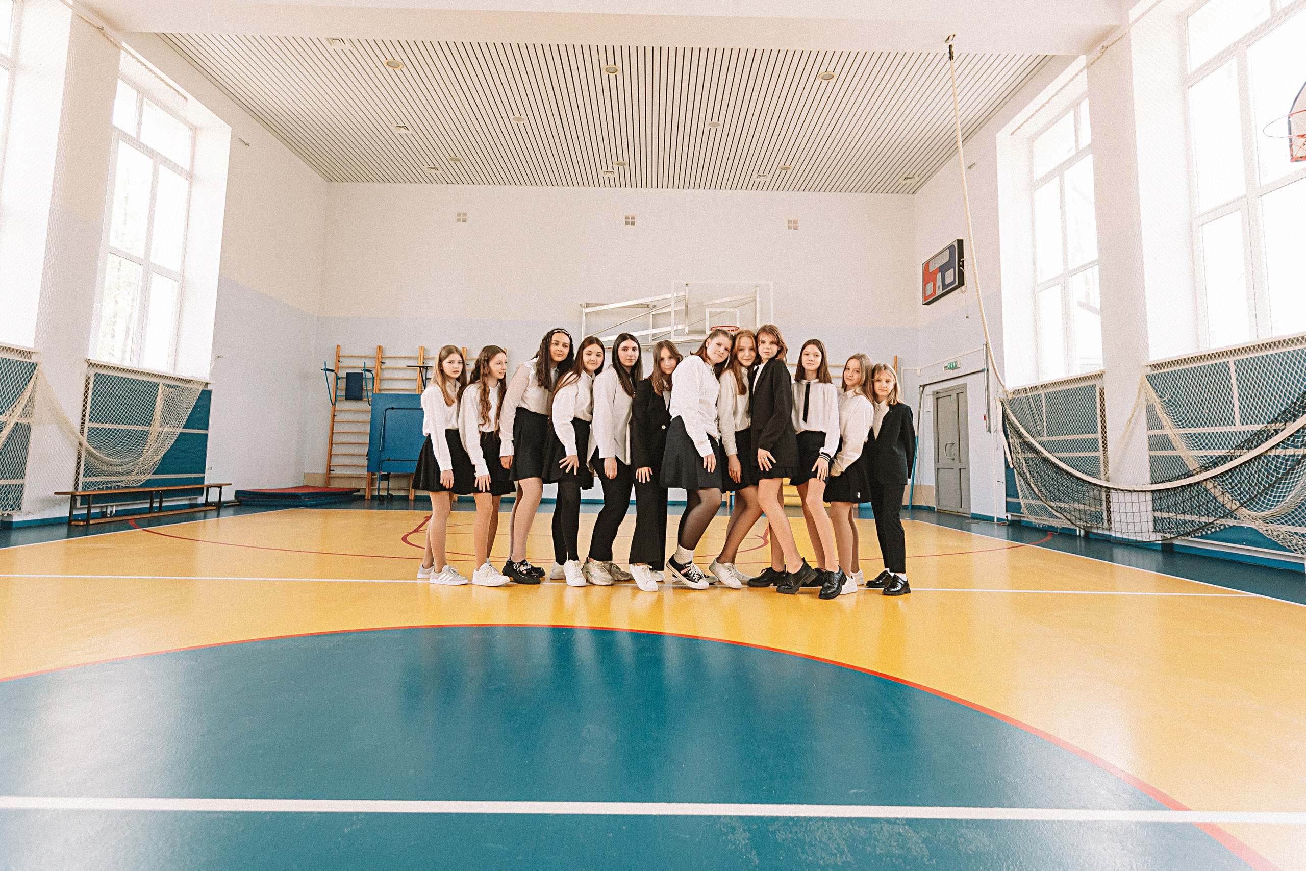 7 класс в стенах школы. Семейный фотограф Тюмень, фотограф на роды Салмина Мария