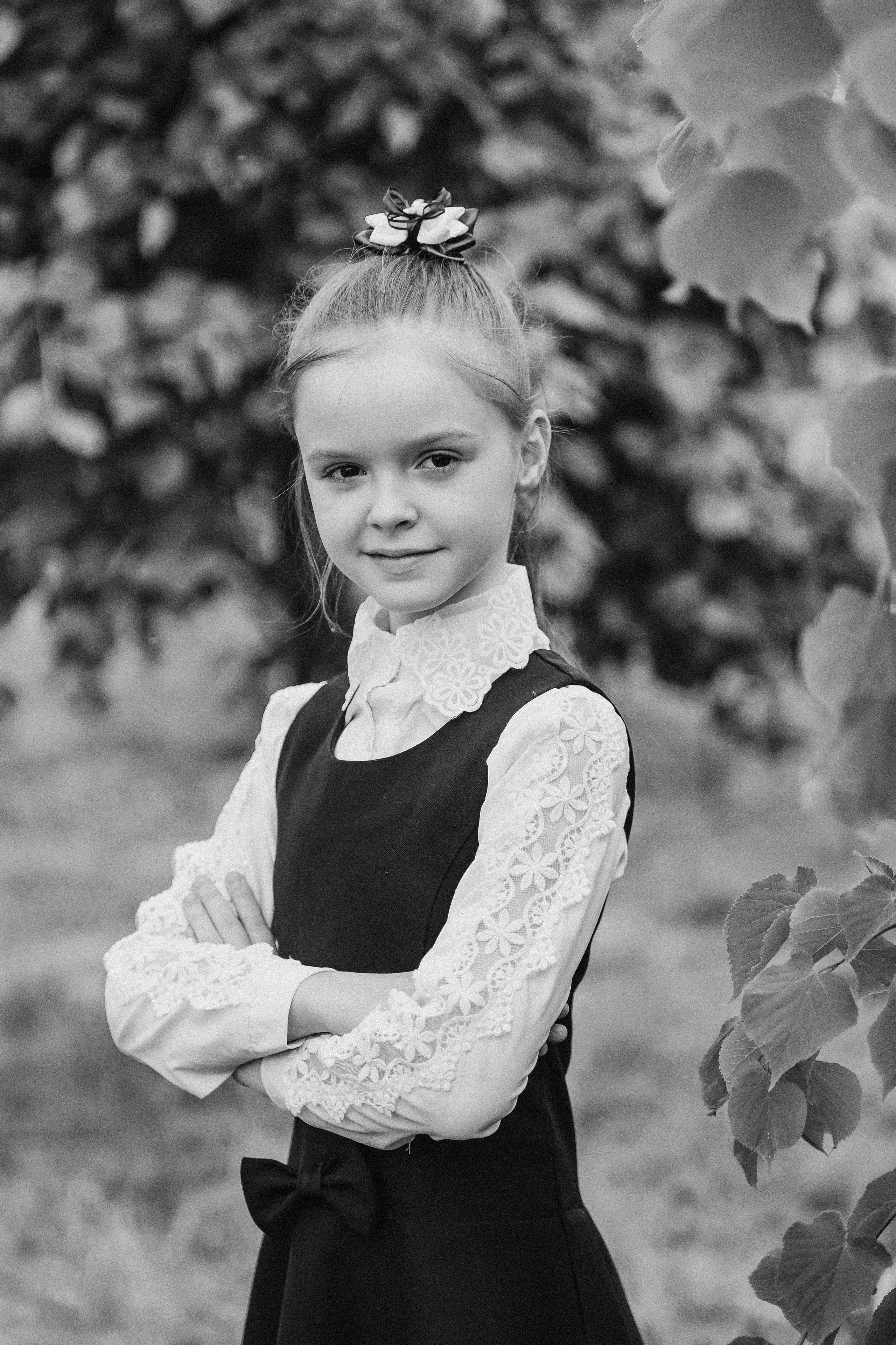 3 класс у школы. Семейный фотограф Тюмень, фотограф на роды Салмина Мария