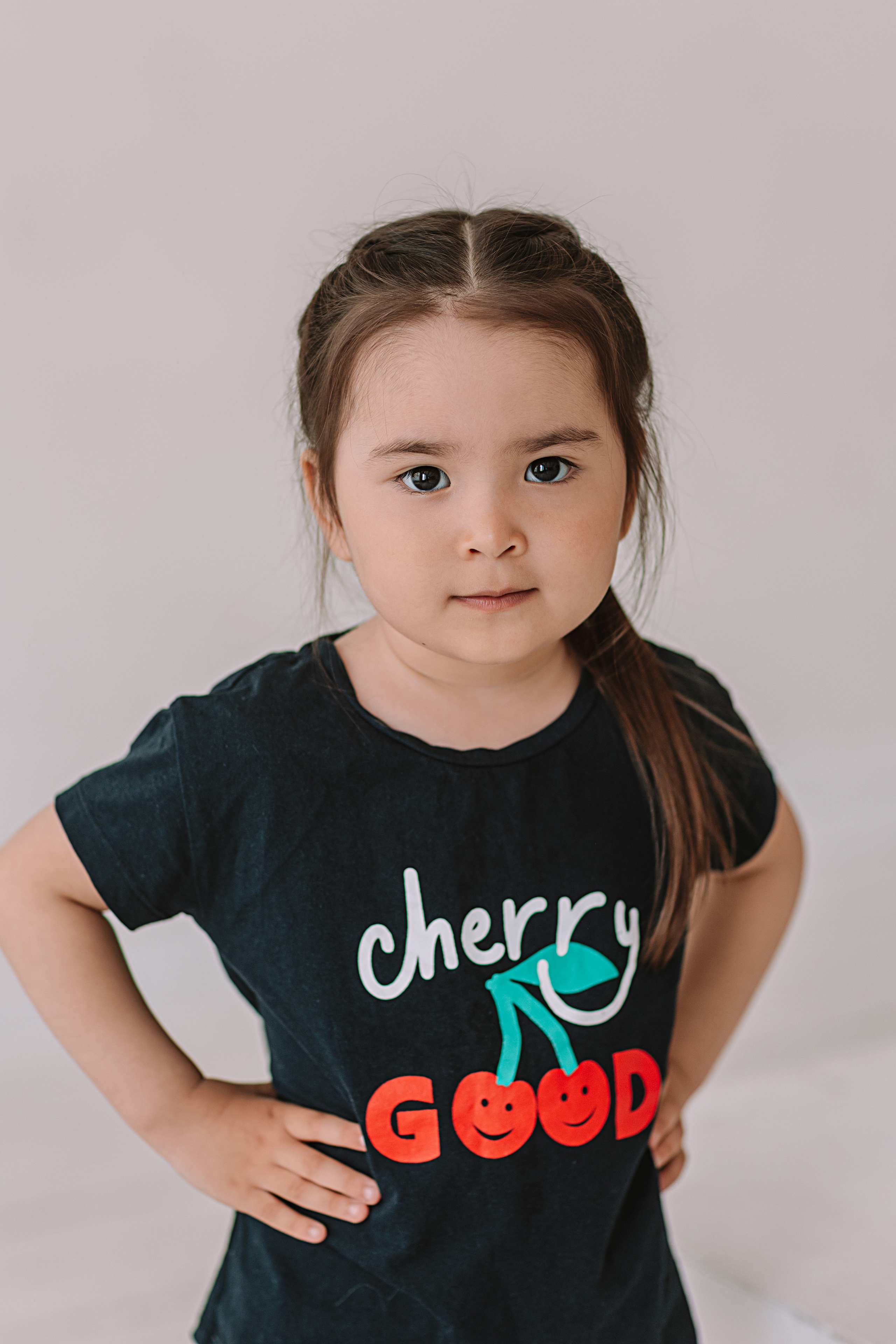 Младшая группа садика в студии. Семейный фотограф Тюмень, фотограф на роды Салмина Мария