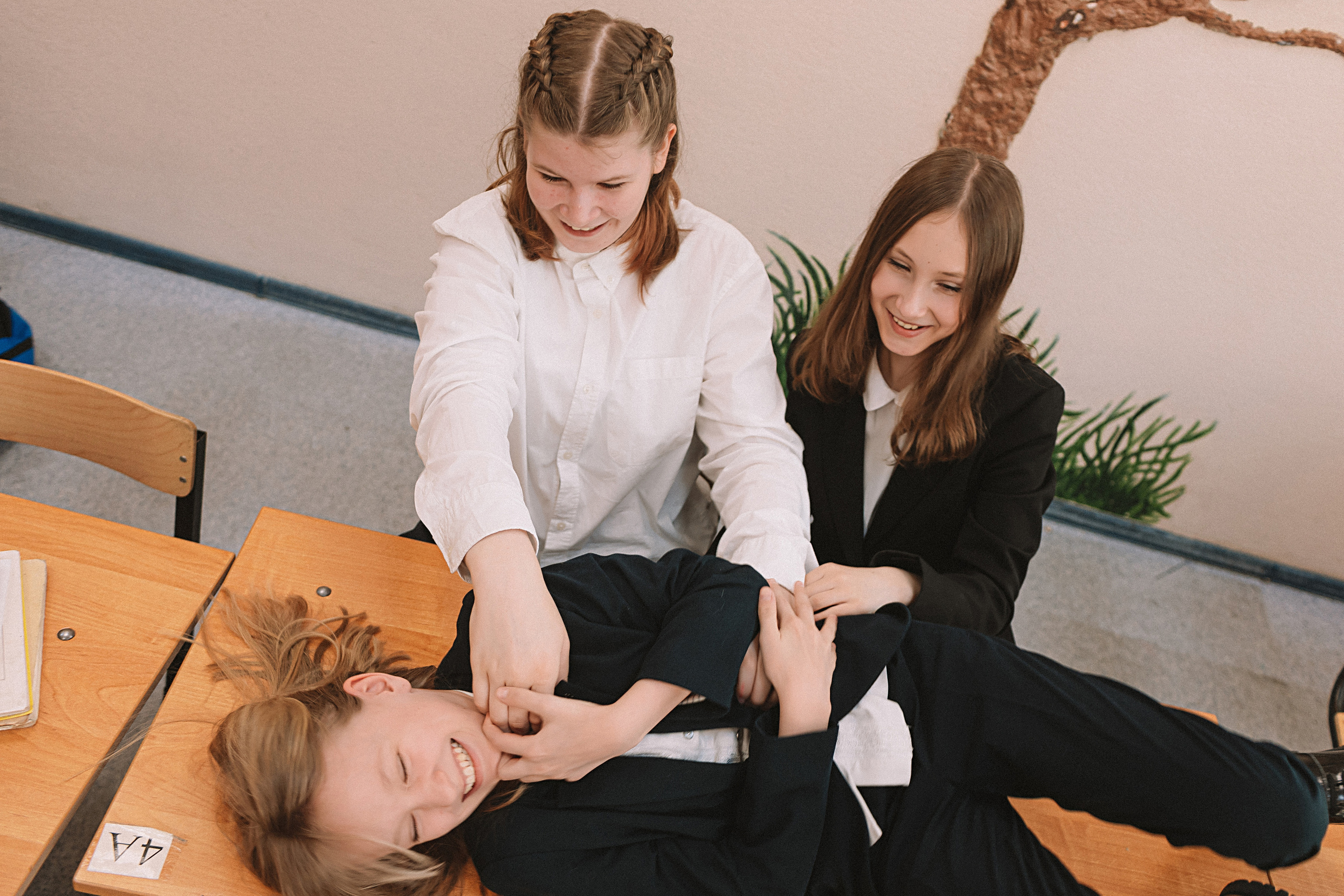 7 класс в стенах школы. Семейный фотограф Тюмень, фотограф на роды Салмина Мария