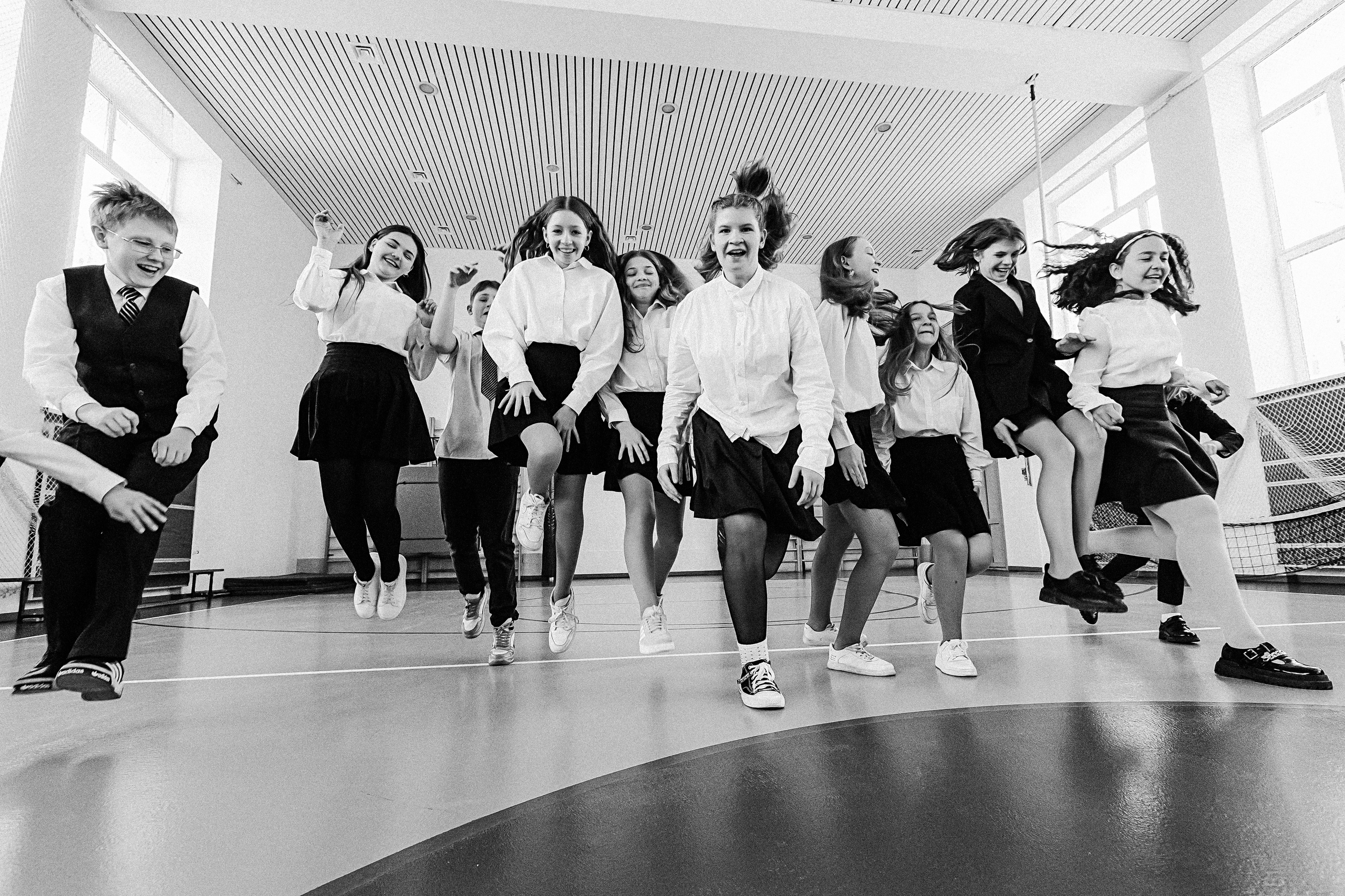 7 класс в стенах школы. Семейный фотограф Тюмень, фотограф на роды Салмина Мария