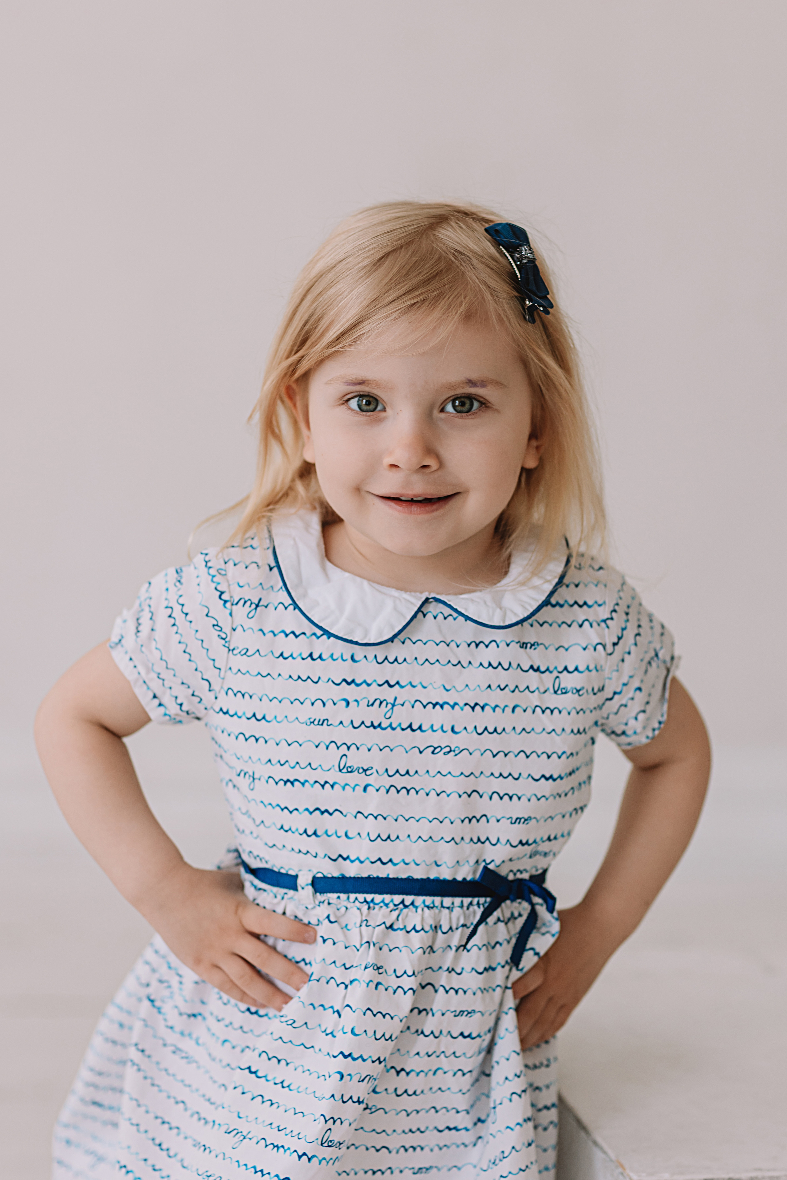 Младшая группа садика в студии. Семейный фотограф Тюмень, фотограф на роды Салмина Мария