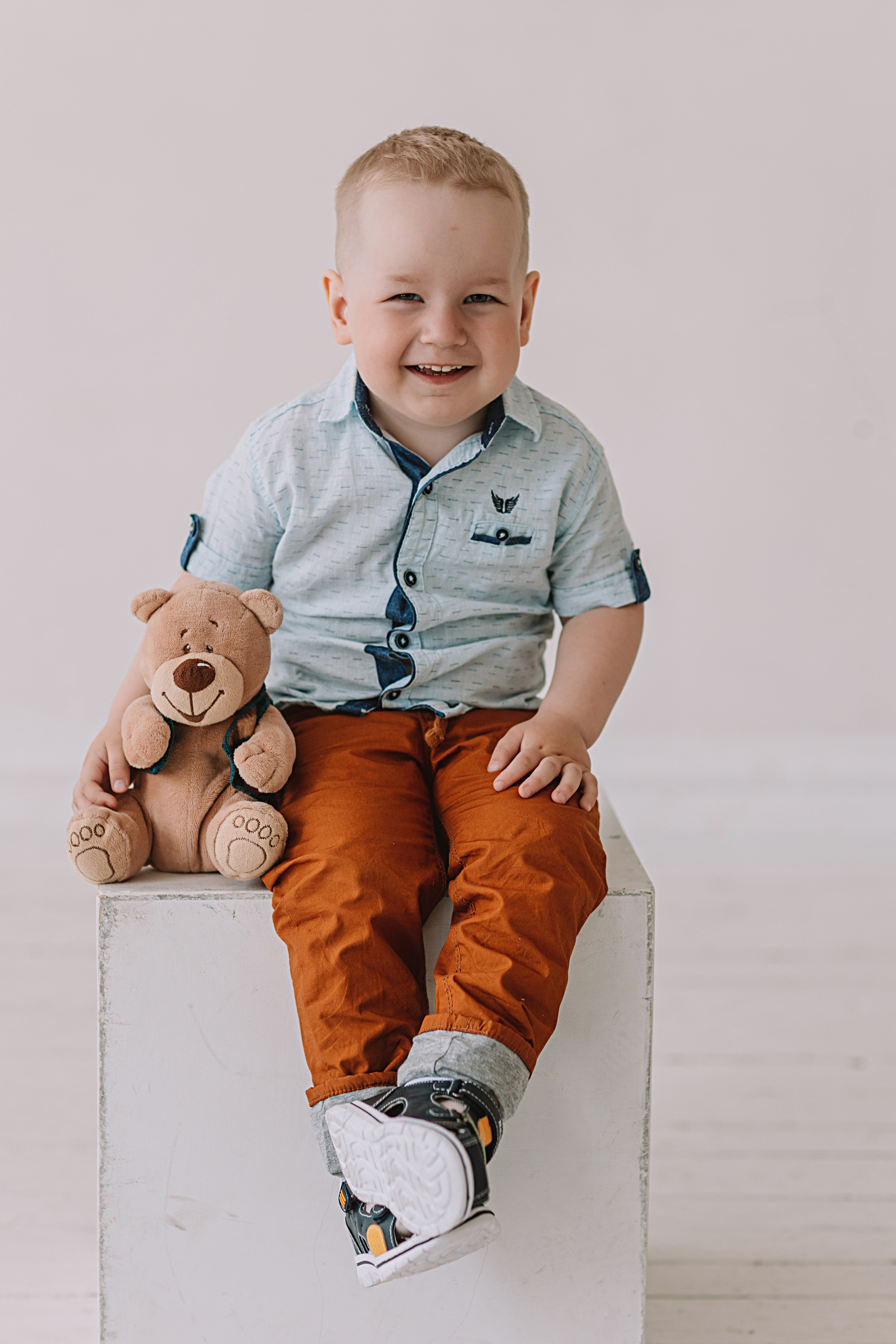 Младшая группа садика в студии. Семейный фотограф Тюмень, фотограф на роды Салмина Мария