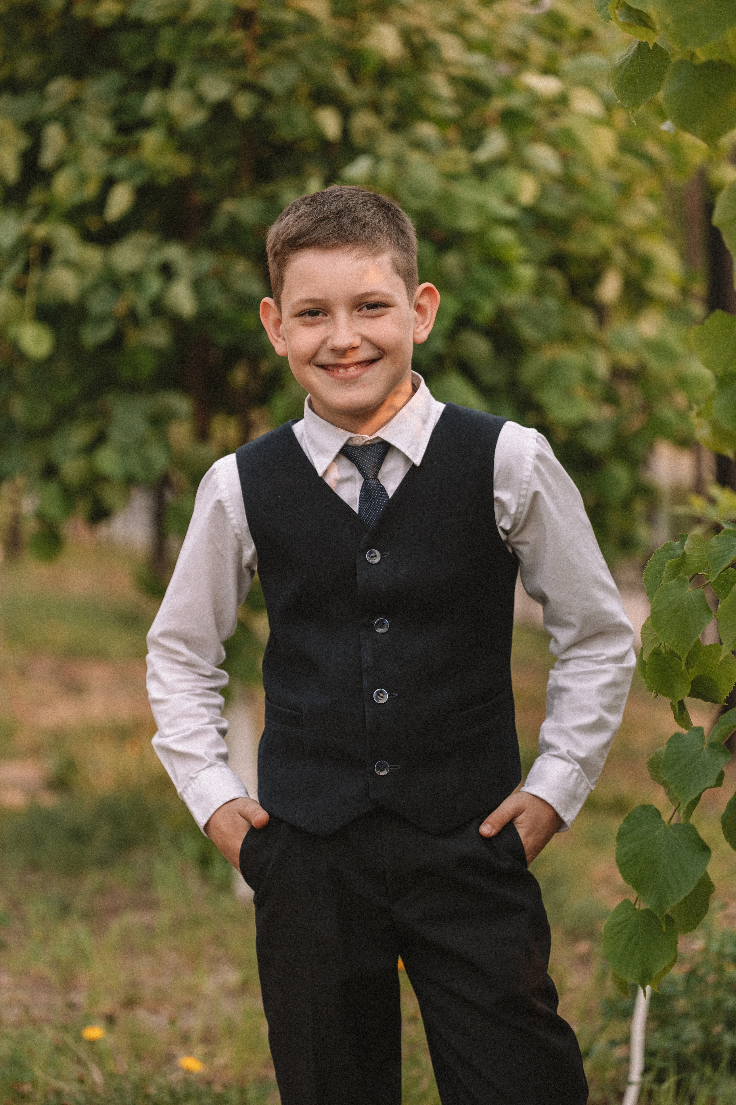 3 класс у школы. Семейный фотограф Тюмень, фотограф на роды Салмина Мария