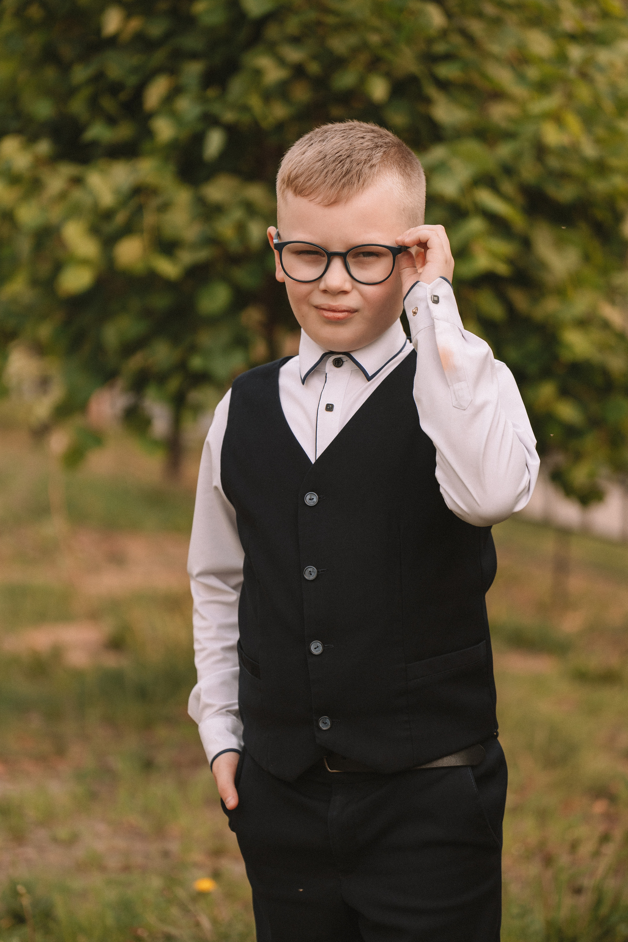 3 класс у школы. Семейный фотограф Тюмень, фотограф на роды Салмина Мария