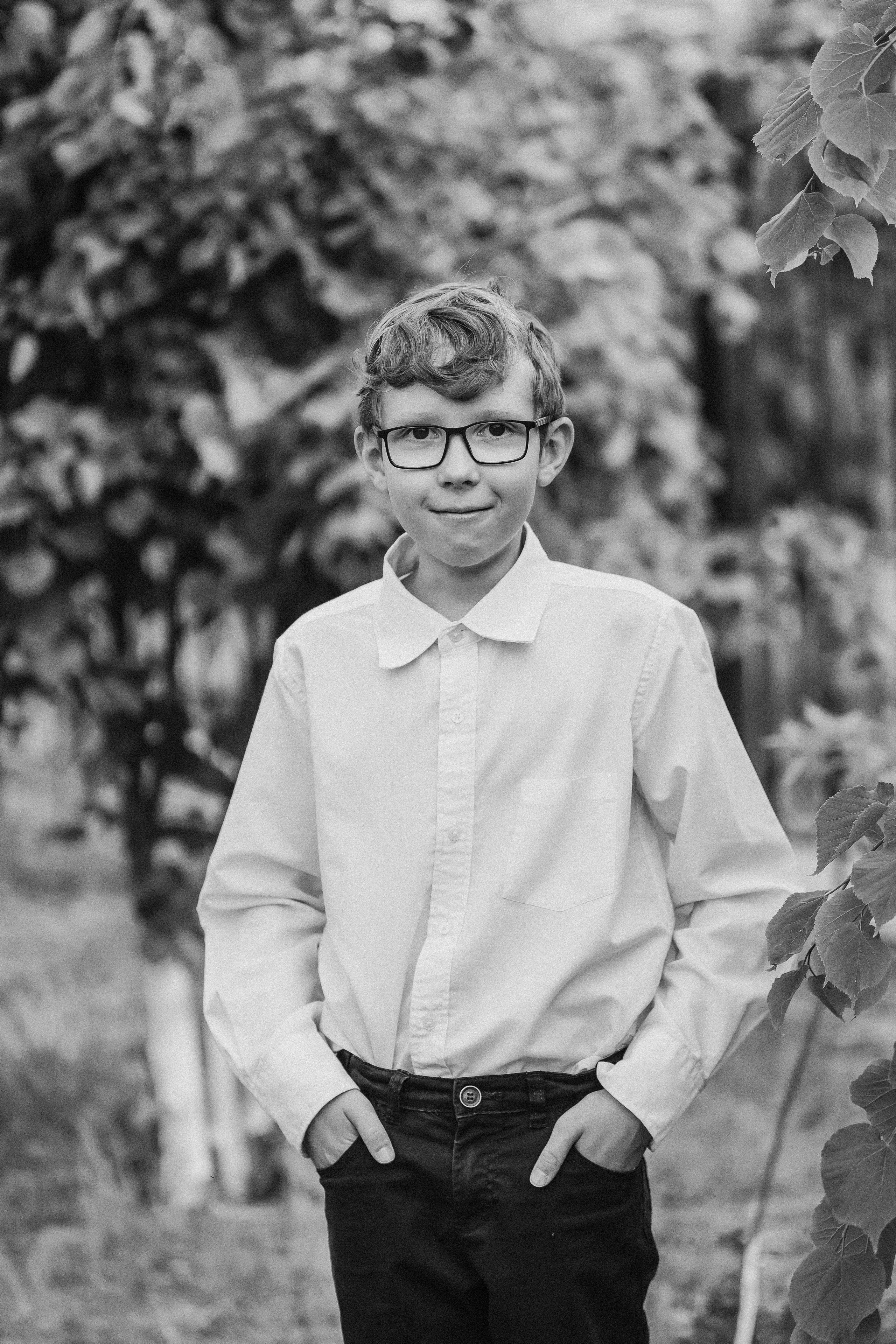 3 класс у школы. Семейный фотограф Тюмень, фотограф на роды Салмина Мария