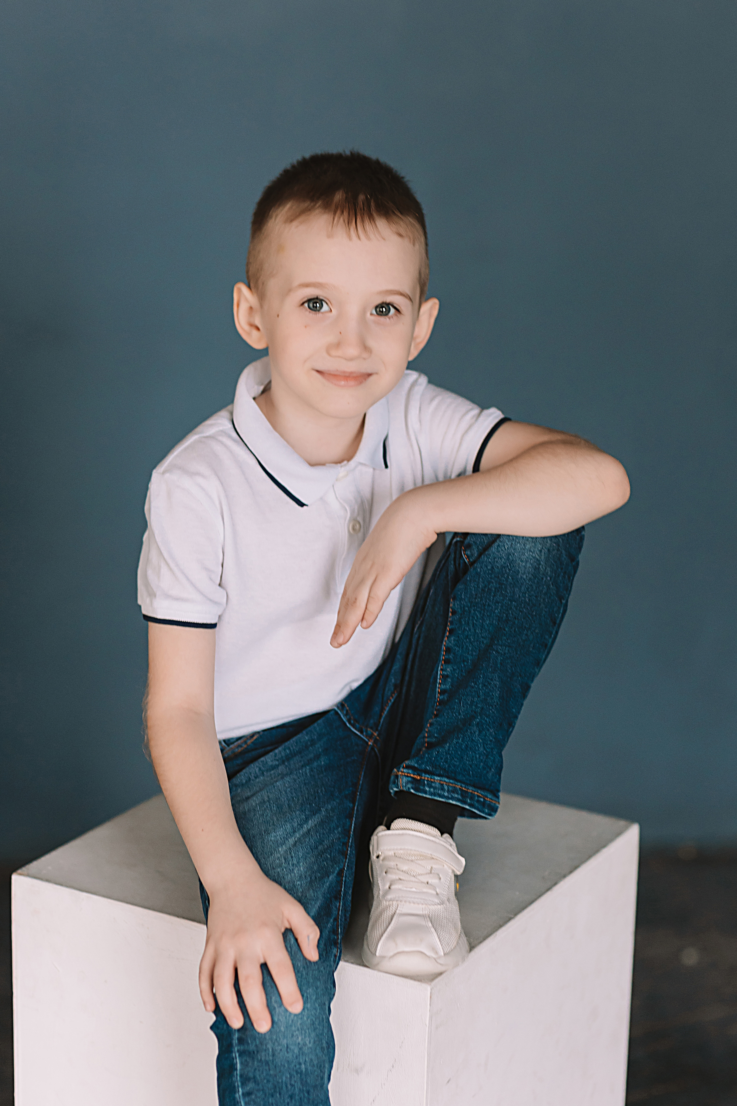 Садик в фотостудии. Семейный фотограф Тюмень, фотограф на роды Салмина Мария