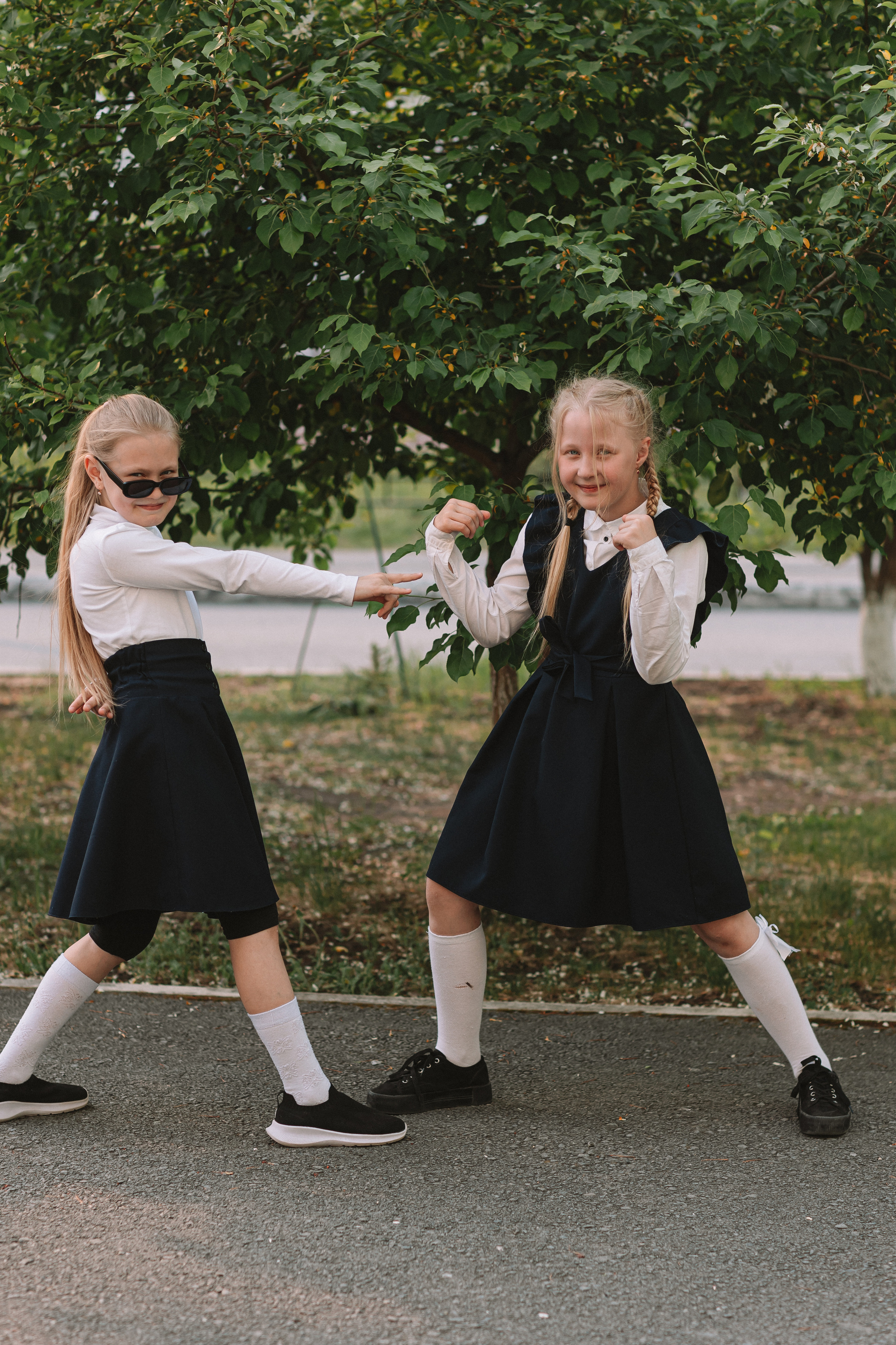 3 класс у школы. Семейный фотограф Тюмень, фотограф на роды Салмина Мария