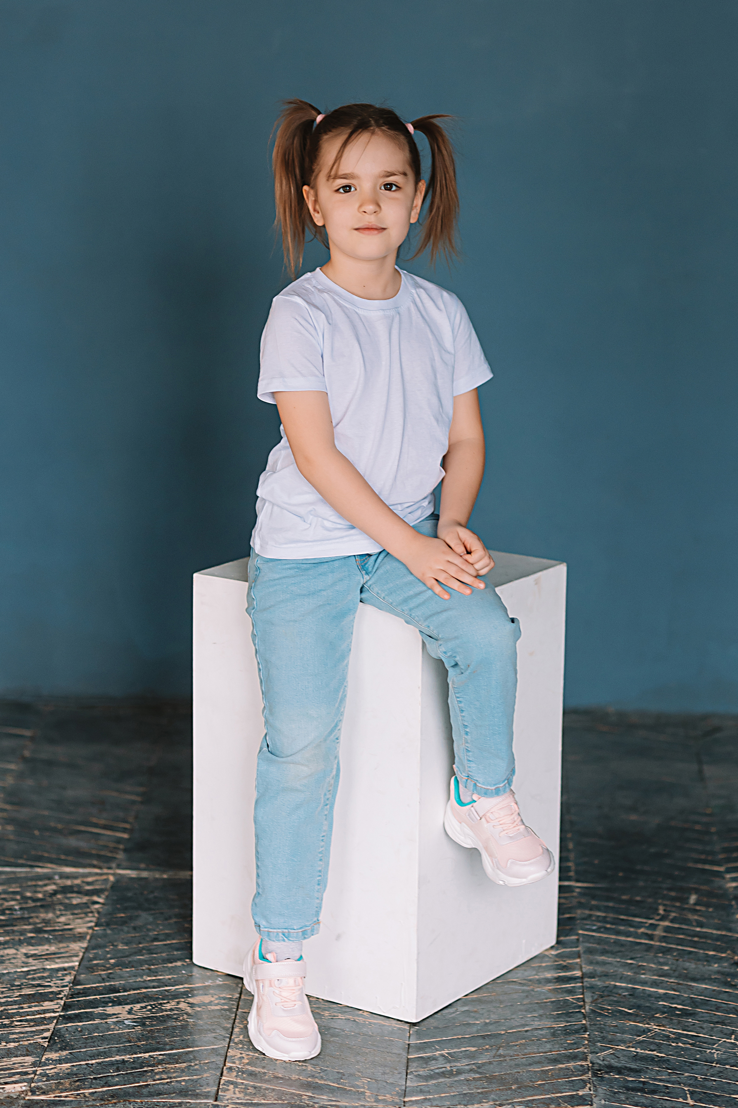 Садик в фотостудии. Семейный фотограф Тюмень, фотограф на роды Салмина Мария