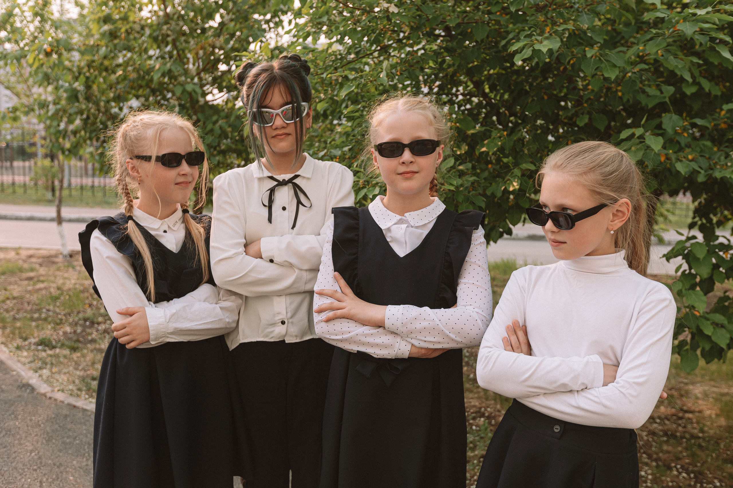 3 класс у школы. Семейный фотограф Тюмень, фотограф на роды Салмина Мария