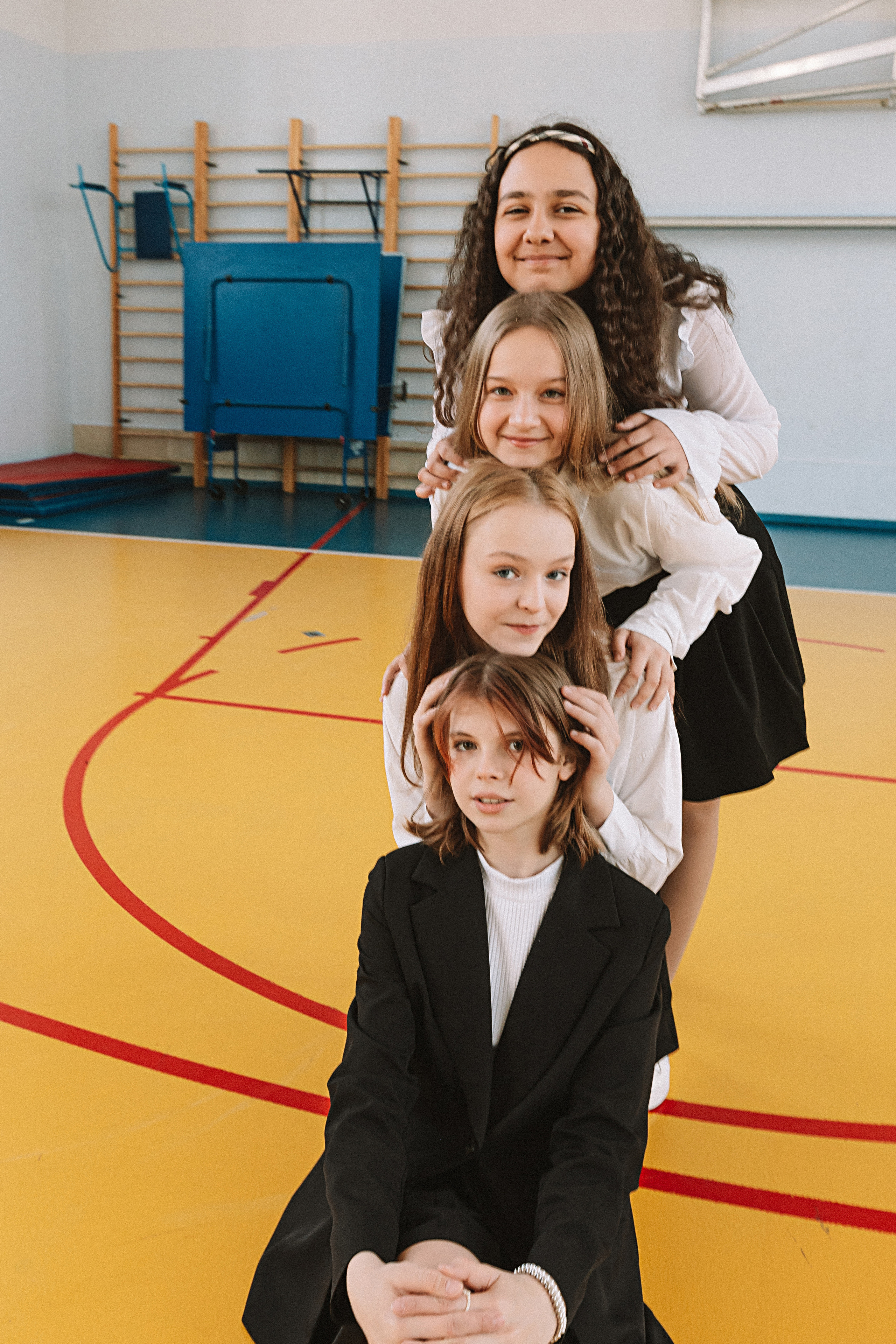 7 класс в стенах школы. Семейный фотограф Тюмень, фотограф на роды Салмина Мария