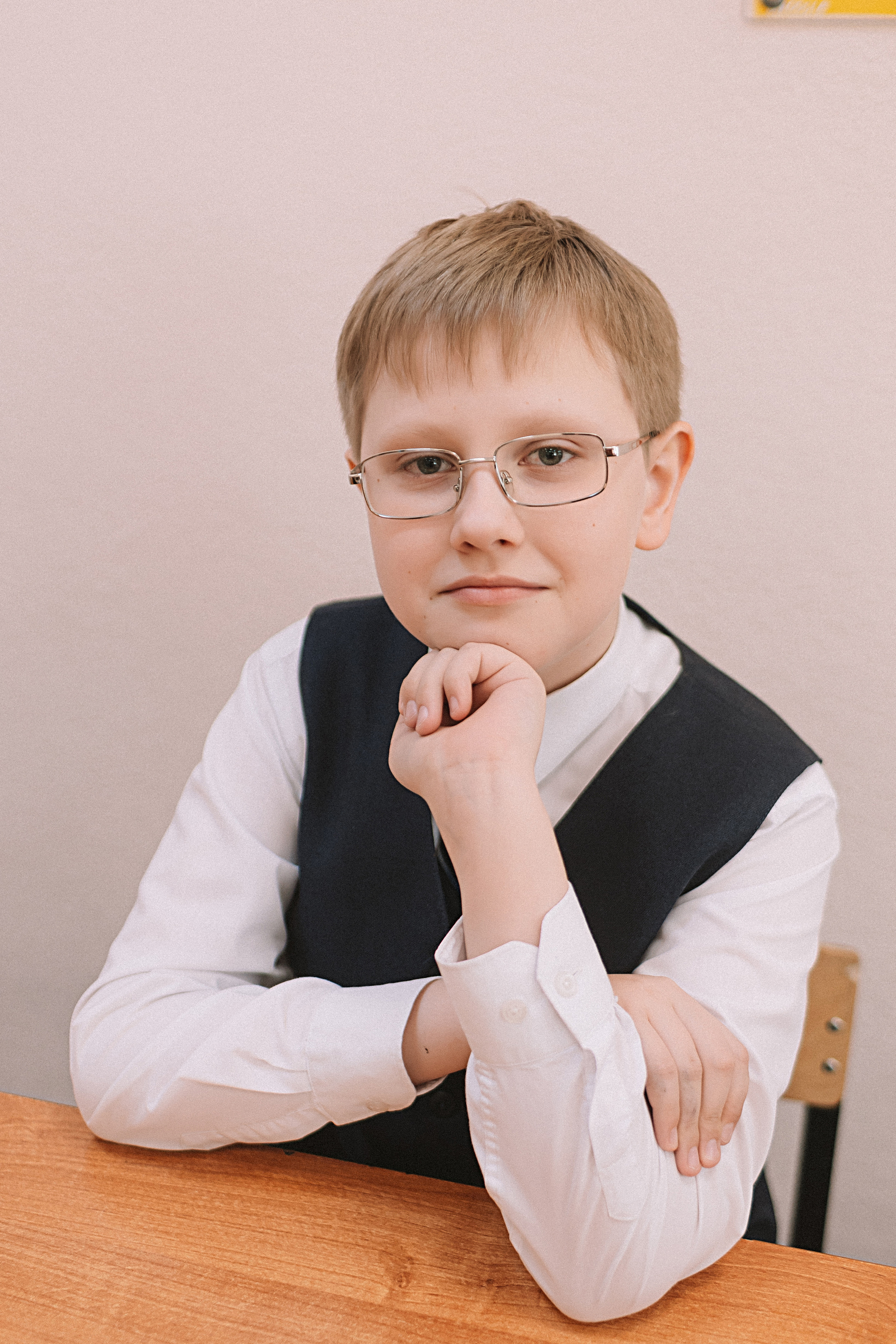 7 класс в стенах школы. Семейный фотограф Тюмень, фотограф на роды Салмина Мария