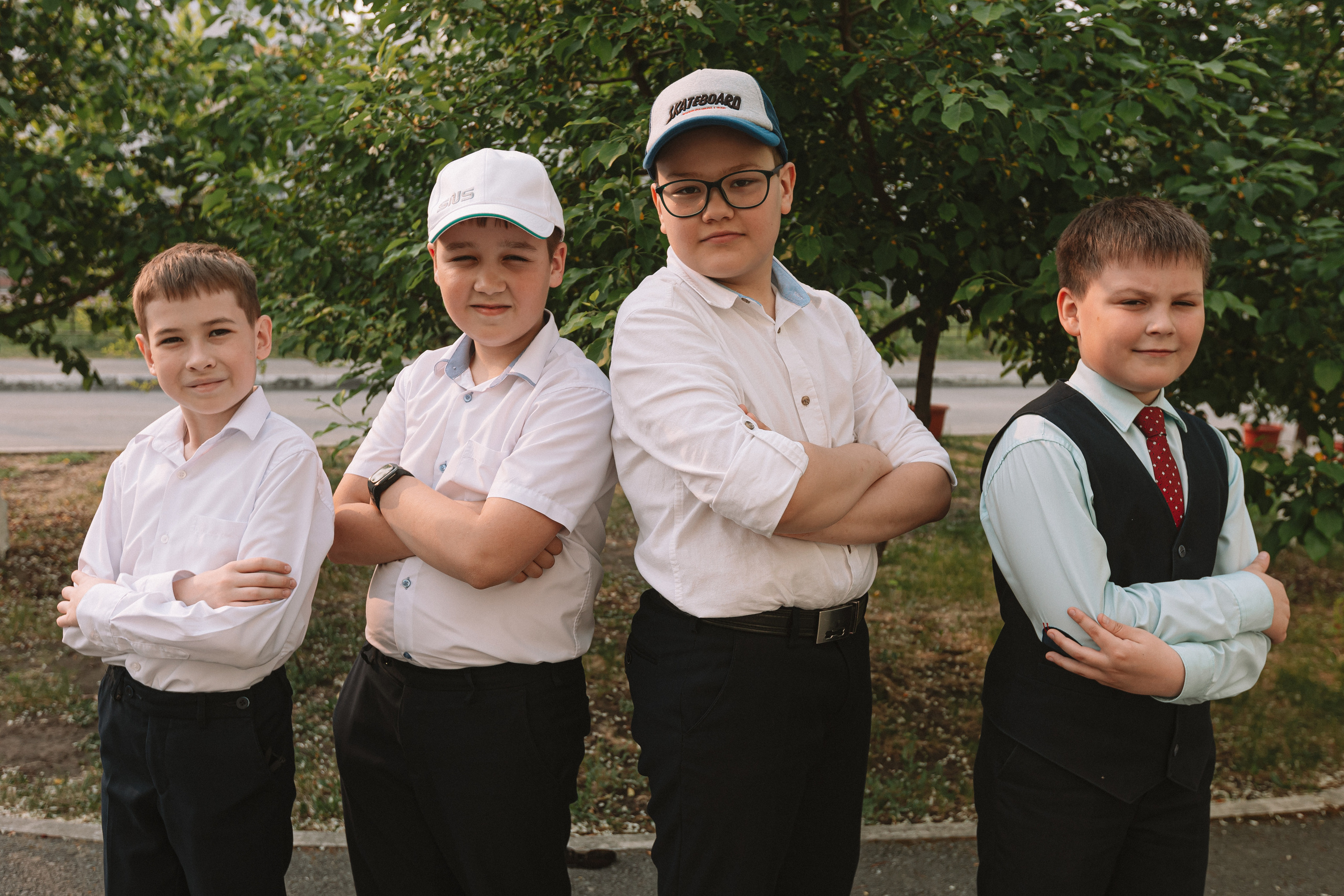 3 класс у школы. Семейный фотограф Тюмень, фотограф на роды Салмина Мария