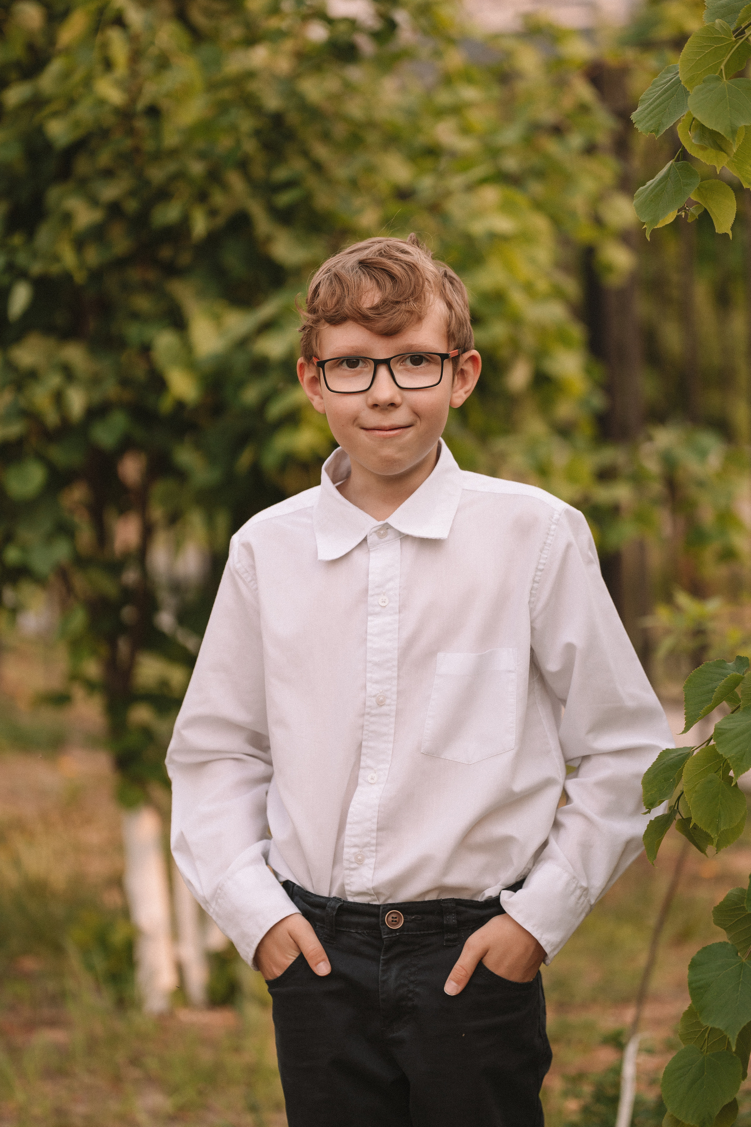 3 класс у школы. Семейный фотограф Тюмень, фотограф на роды Салмина Мария