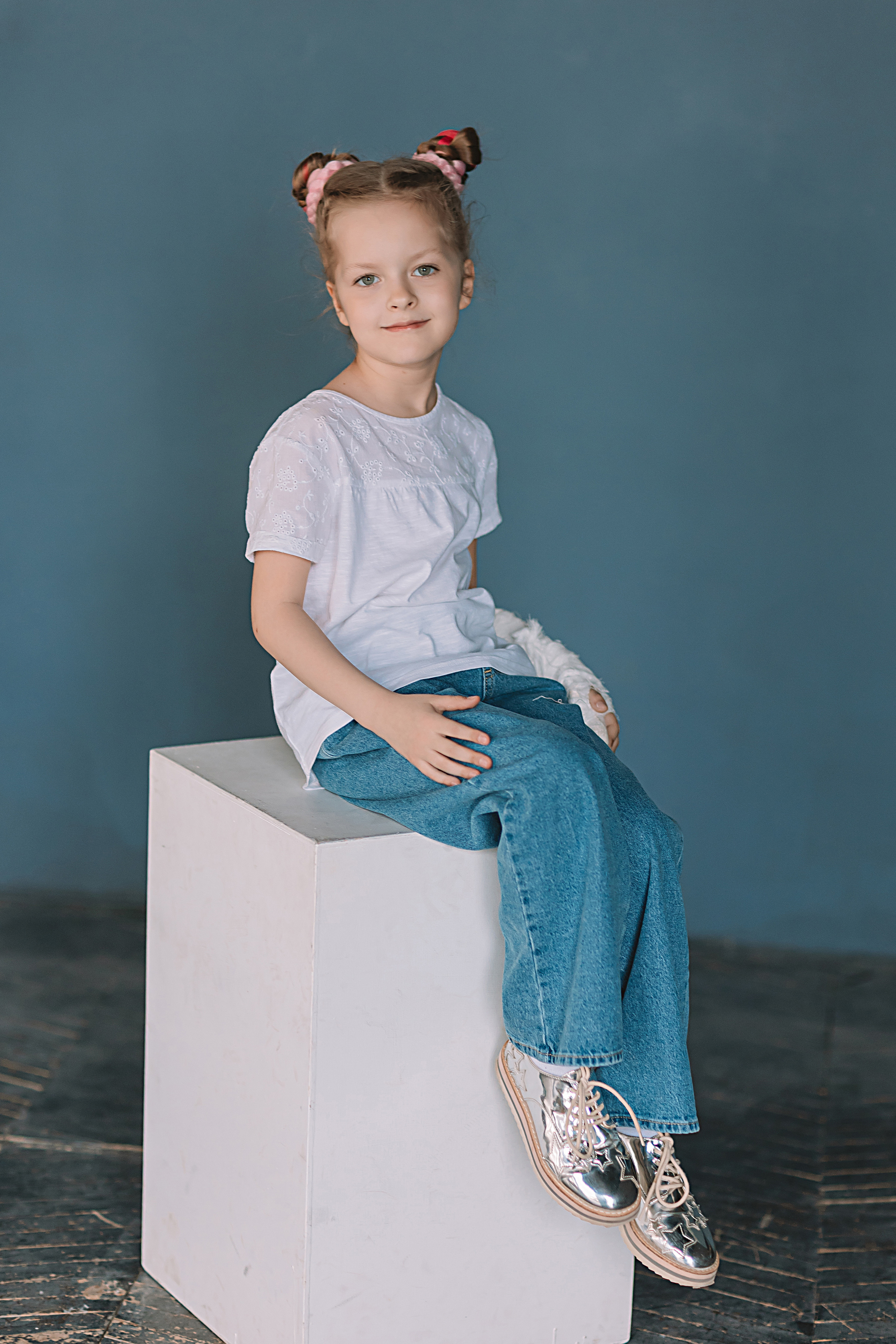 Садик в фотостудии. Семейный фотограф Тюмень, фотограф на роды Салмина Мария