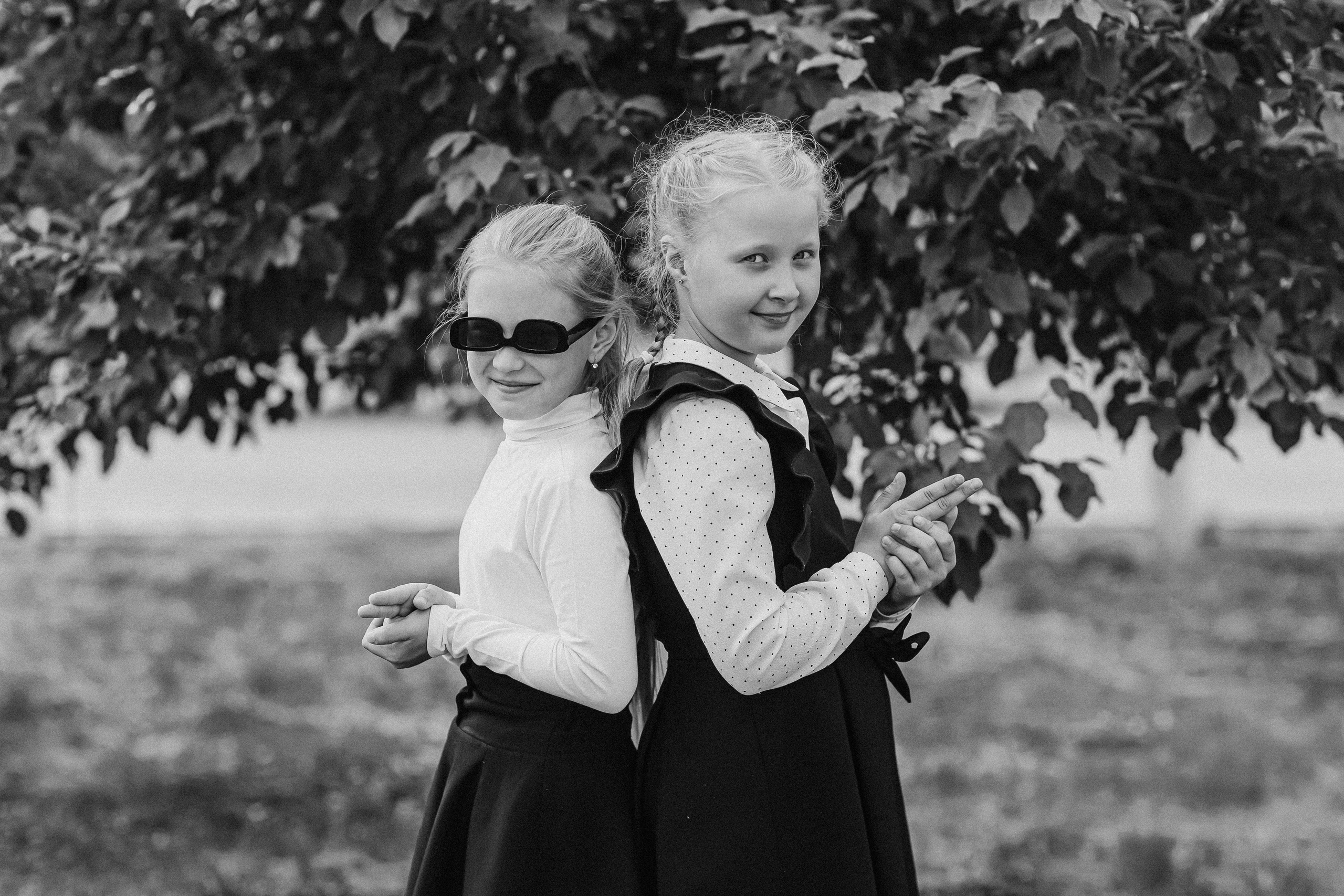 3 класс у школы. Семейный фотограф Тюмень, фотограф на роды Салмина Мария