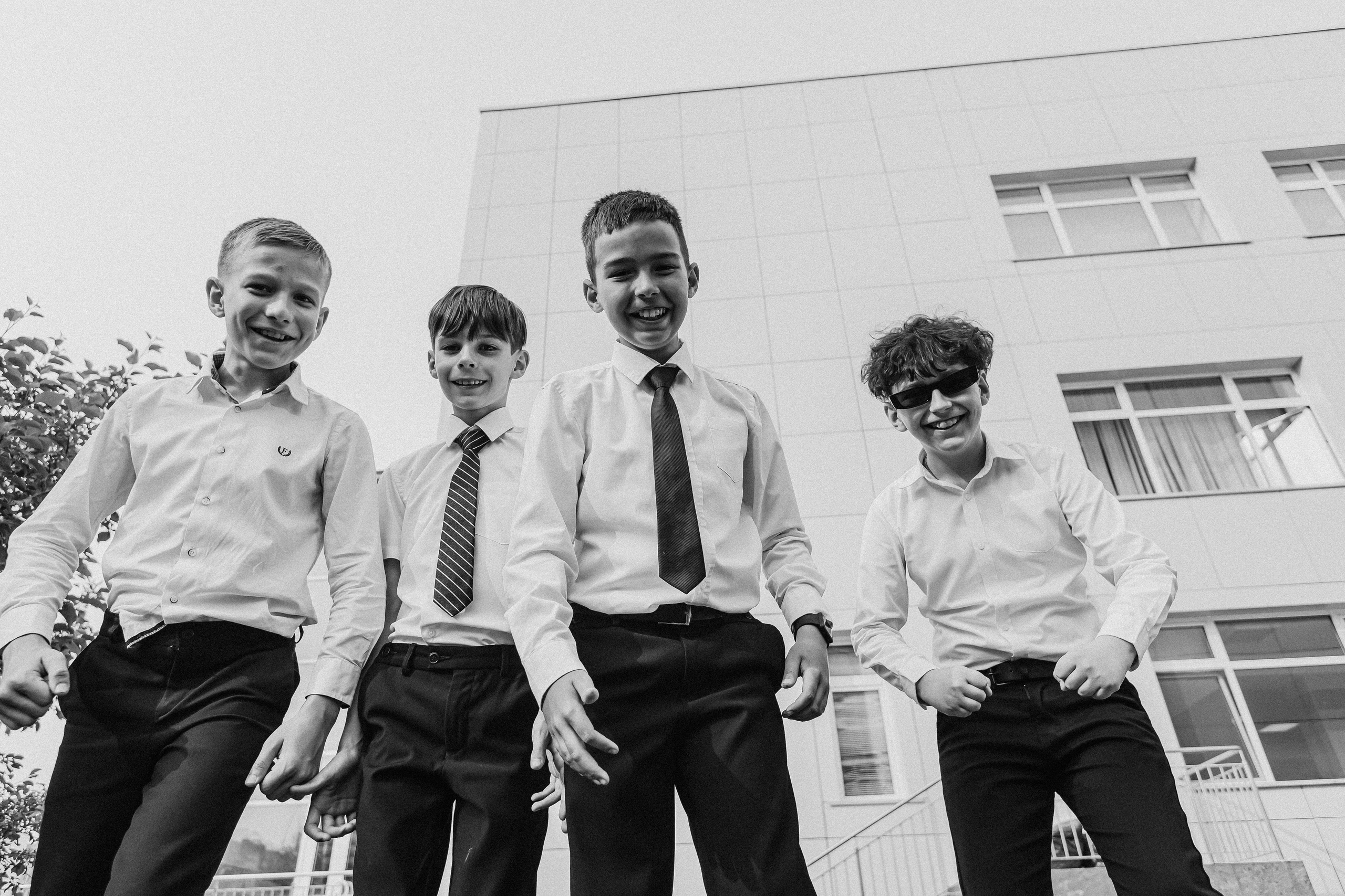 3 класс у школы. Семейный фотограф Тюмень, фотограф на роды Салмина Мария