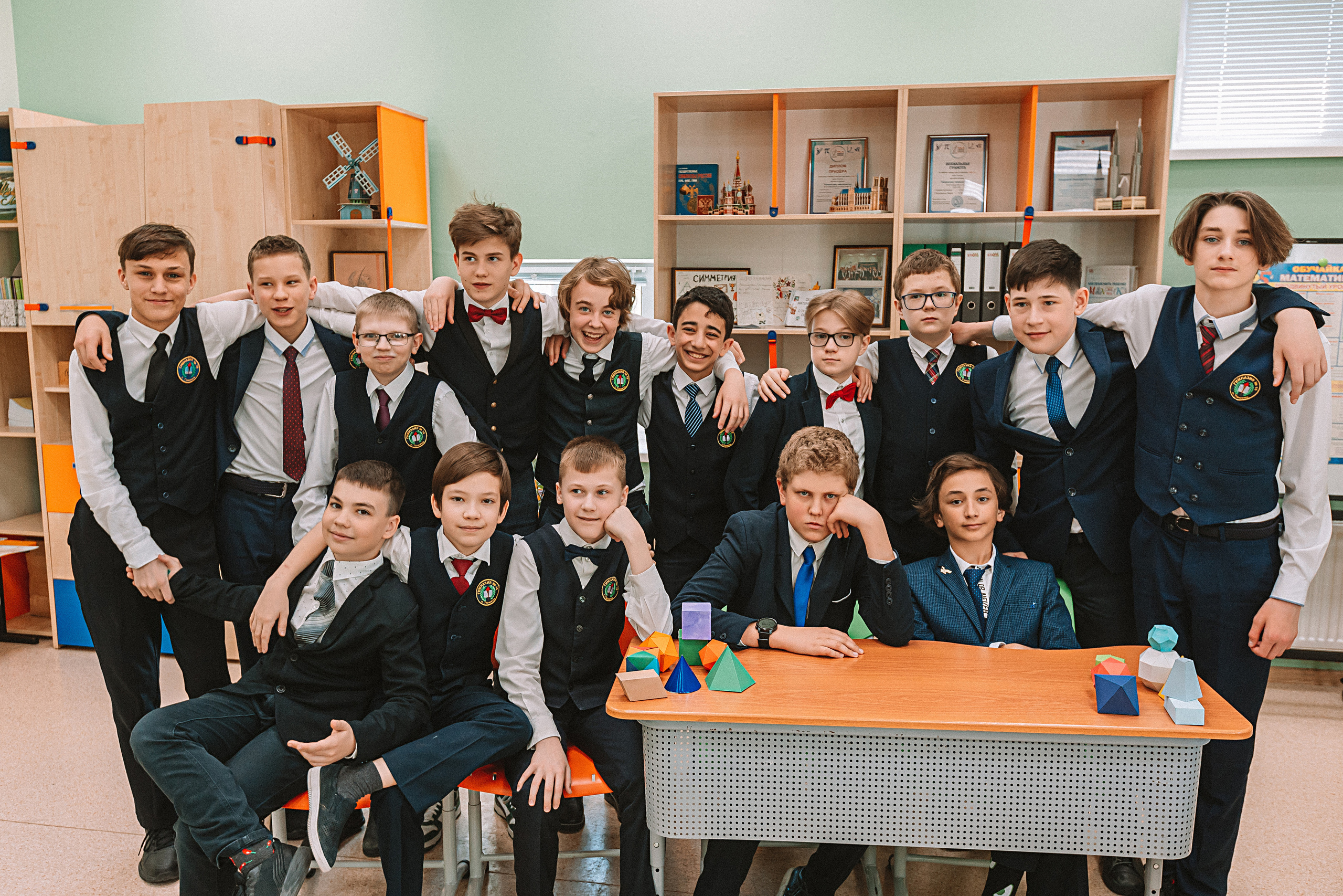 7 класс в кабинете. Семейный фотограф Тюмень, фотограф на роды Салмина Мария