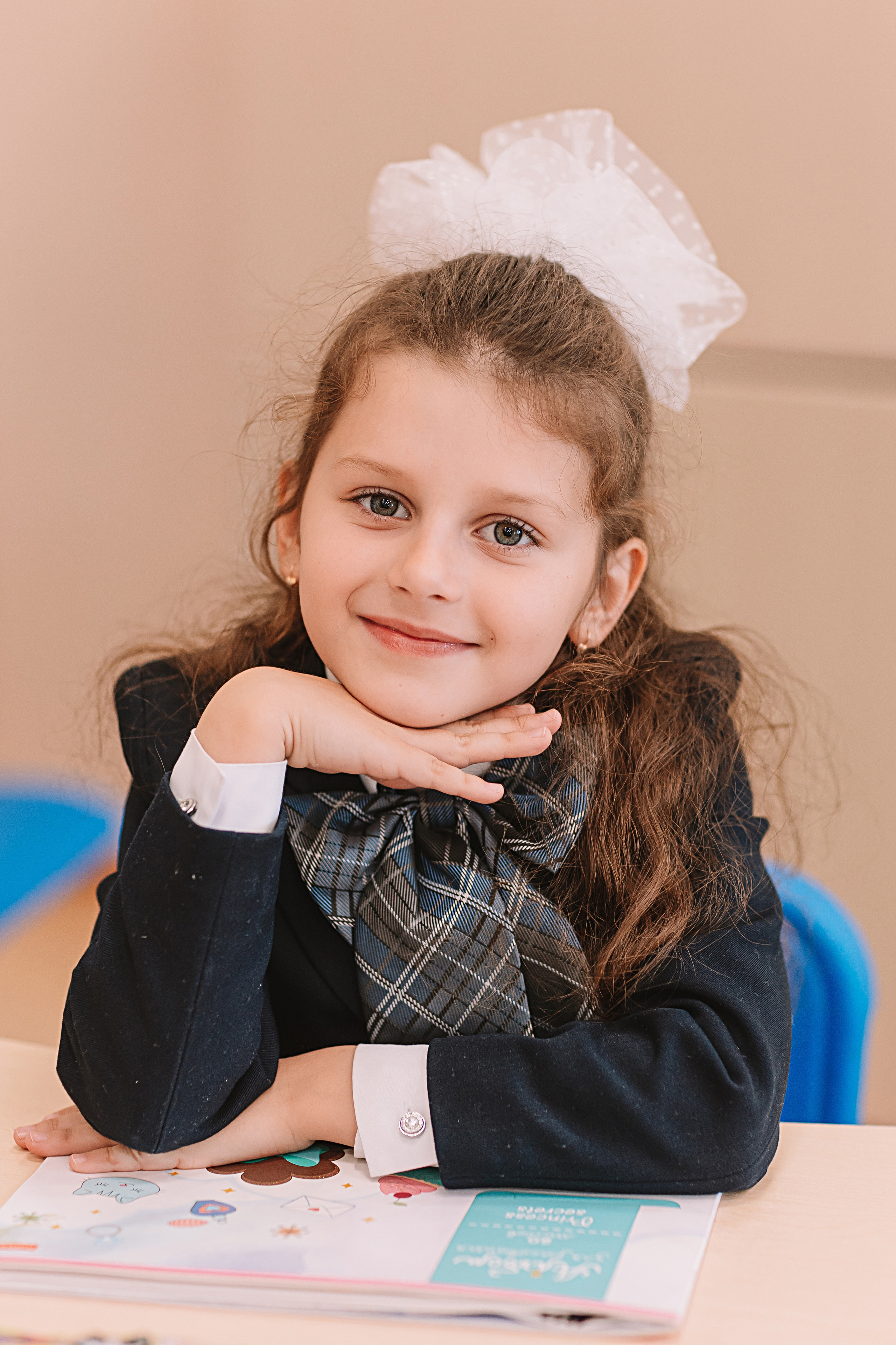 1 класс в кабинете. Семейный фотограф Тюмень, фотограф на роды Салмина Мария